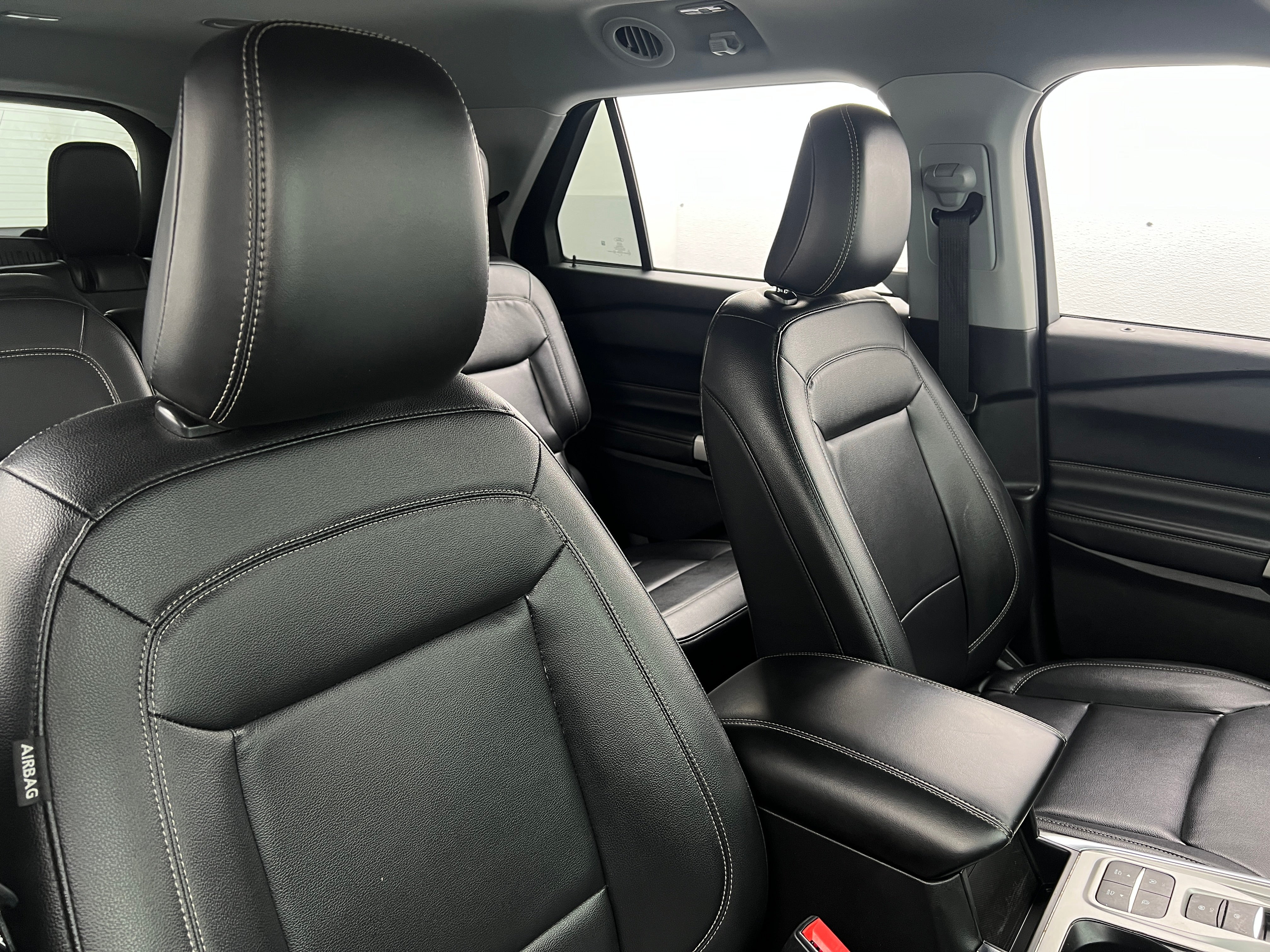 2021 Ford Explorer XLT 2