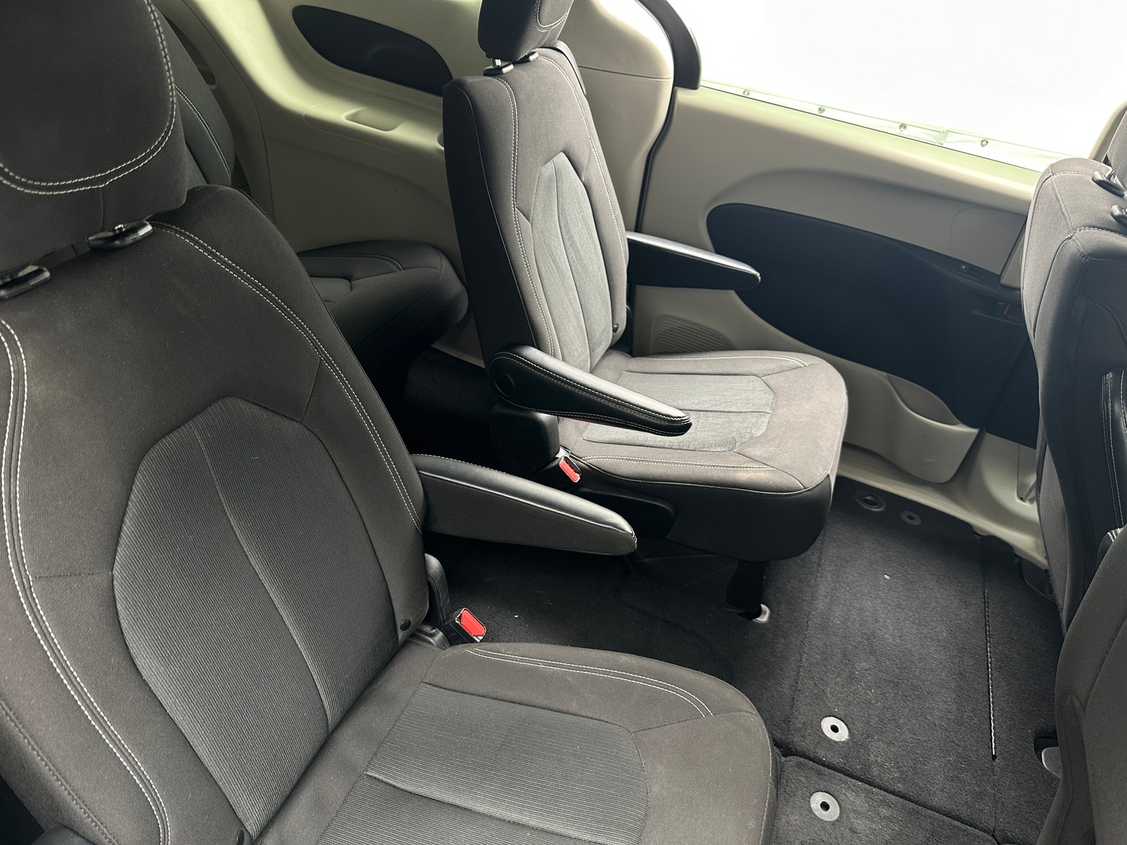 Thumbnail: 2023 Chrysler Voyager - 6