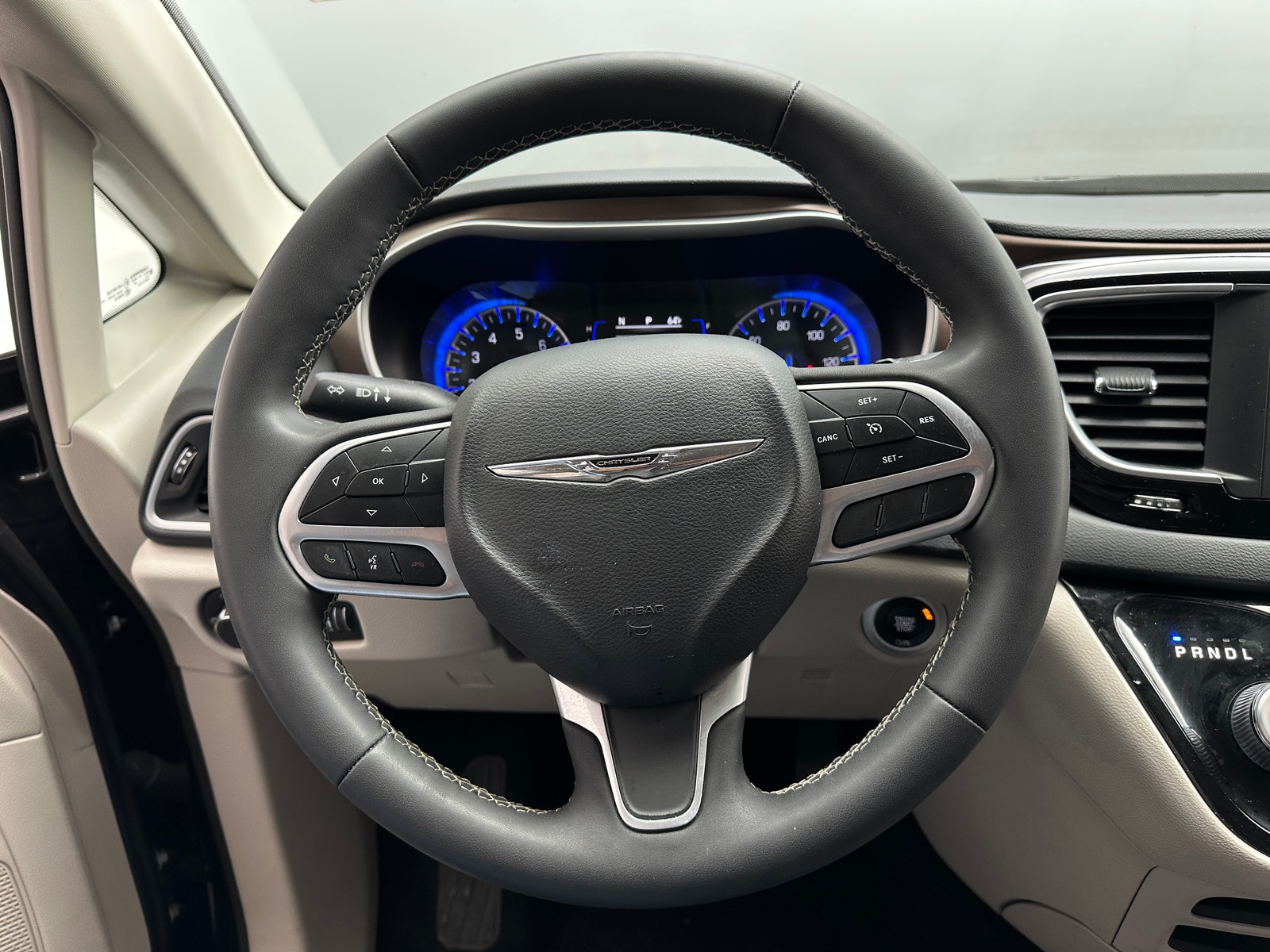 Thumbnail: 2023 Chrysler Voyager - 5