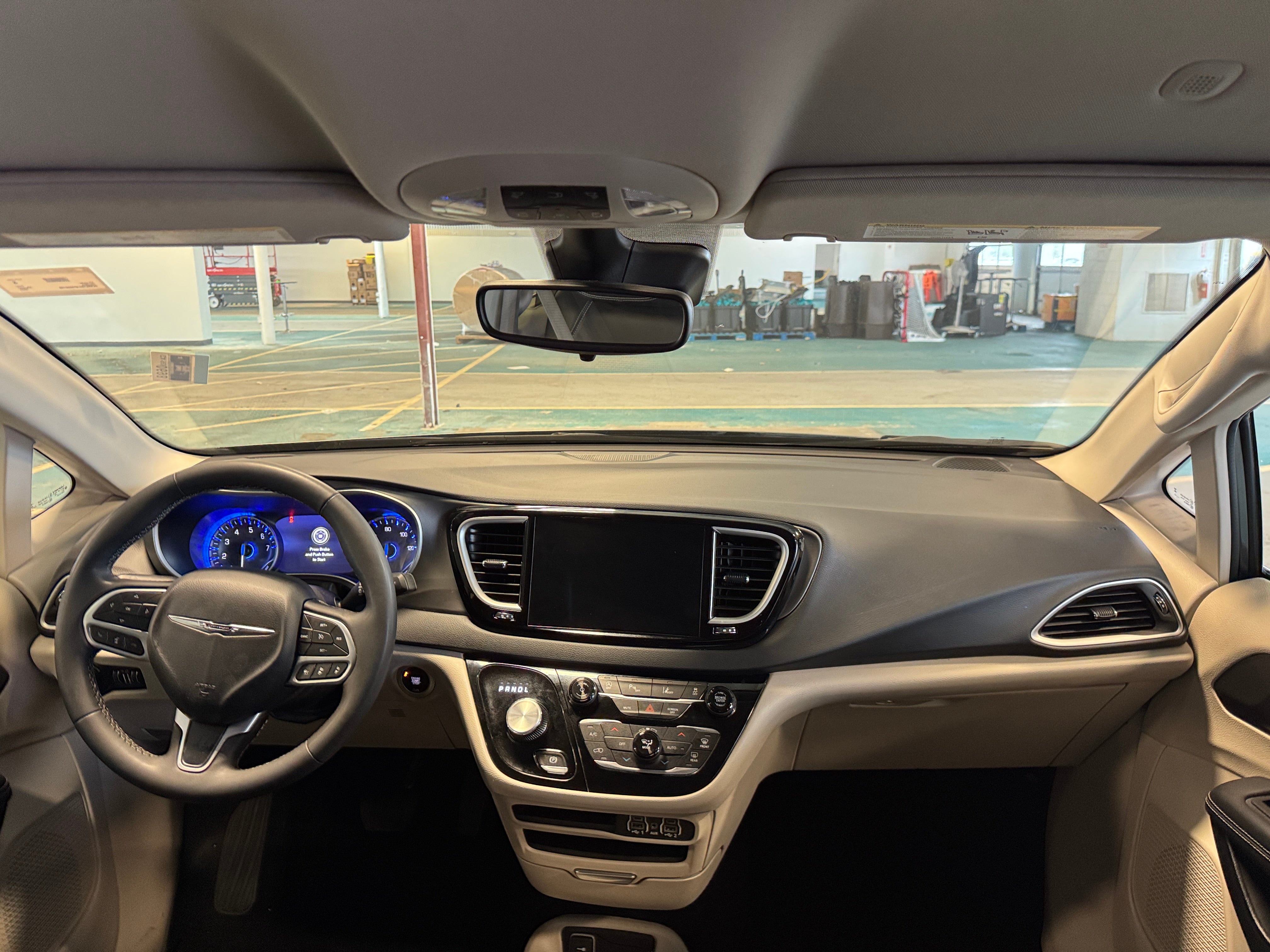 2023 Chrysler Pacifica Touring L 2