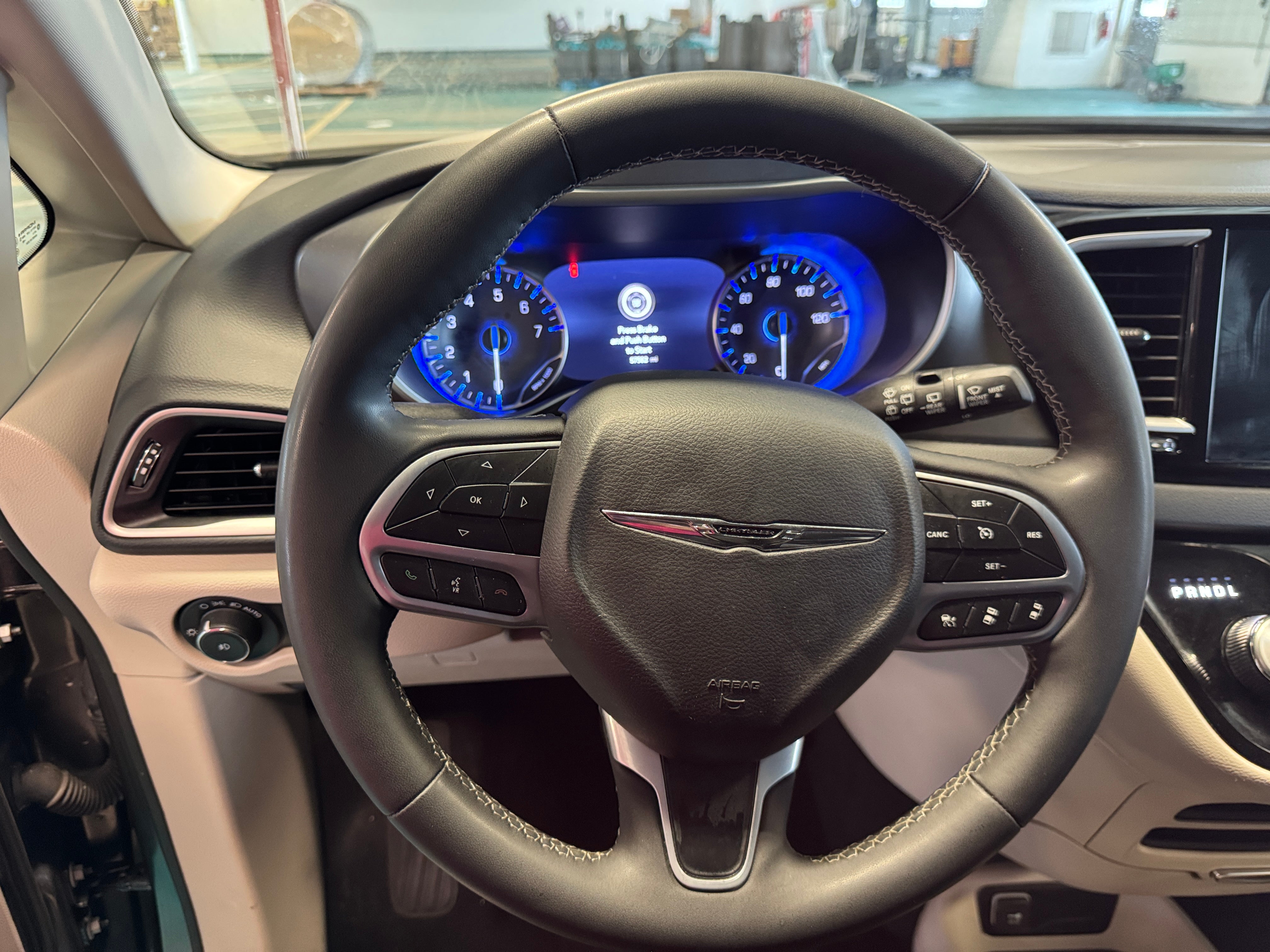 2023 Chrysler Pacifica Touring L 4