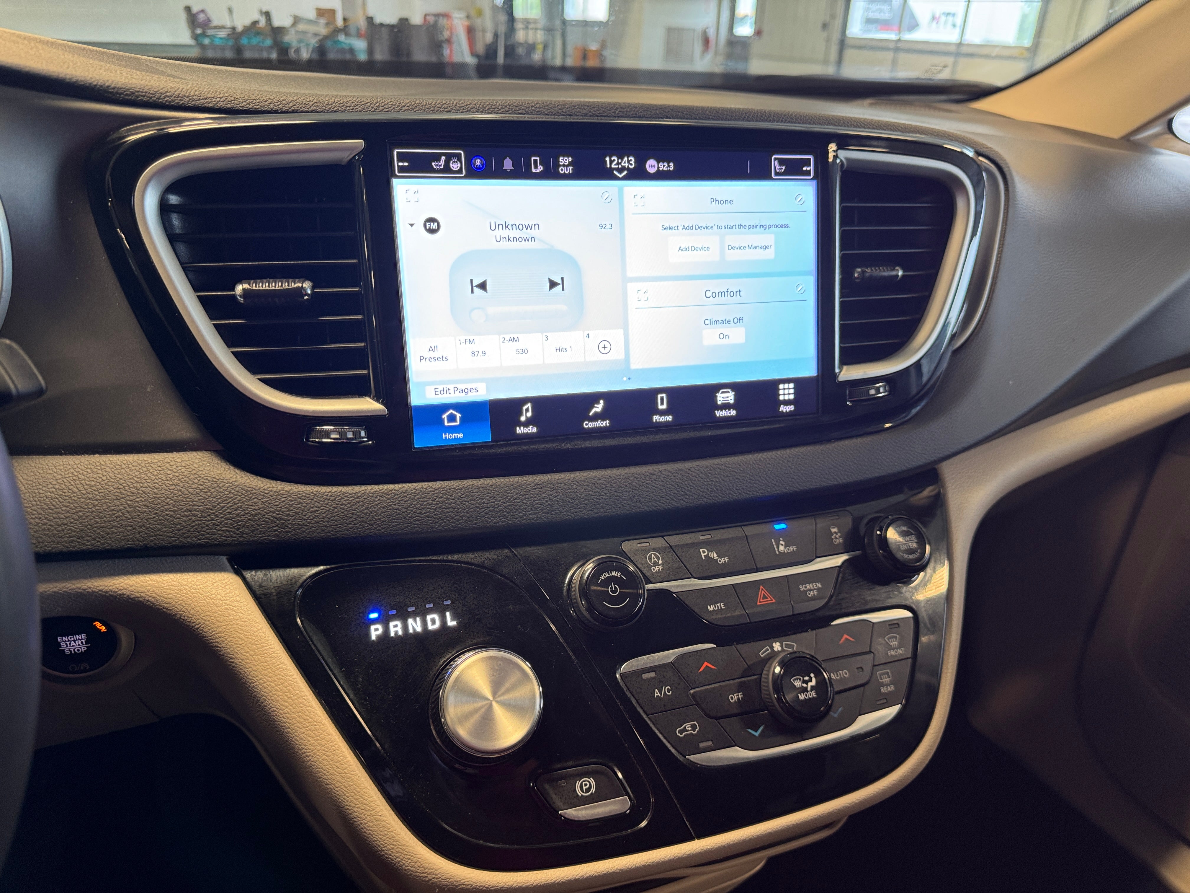 2023 Chrysler Pacifica Touring L 3