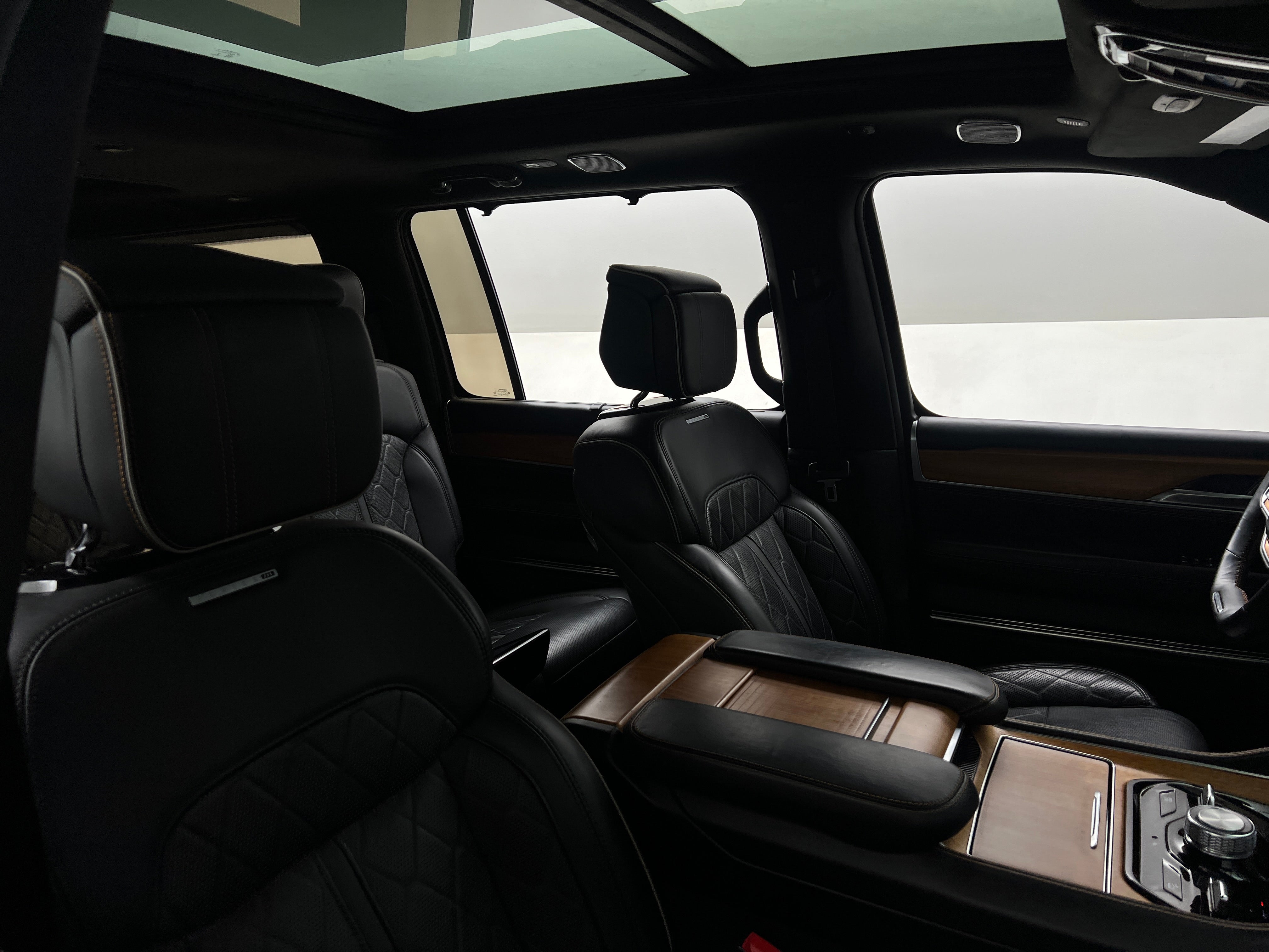 2022 Jeep Grand Wagoneer Series III 2