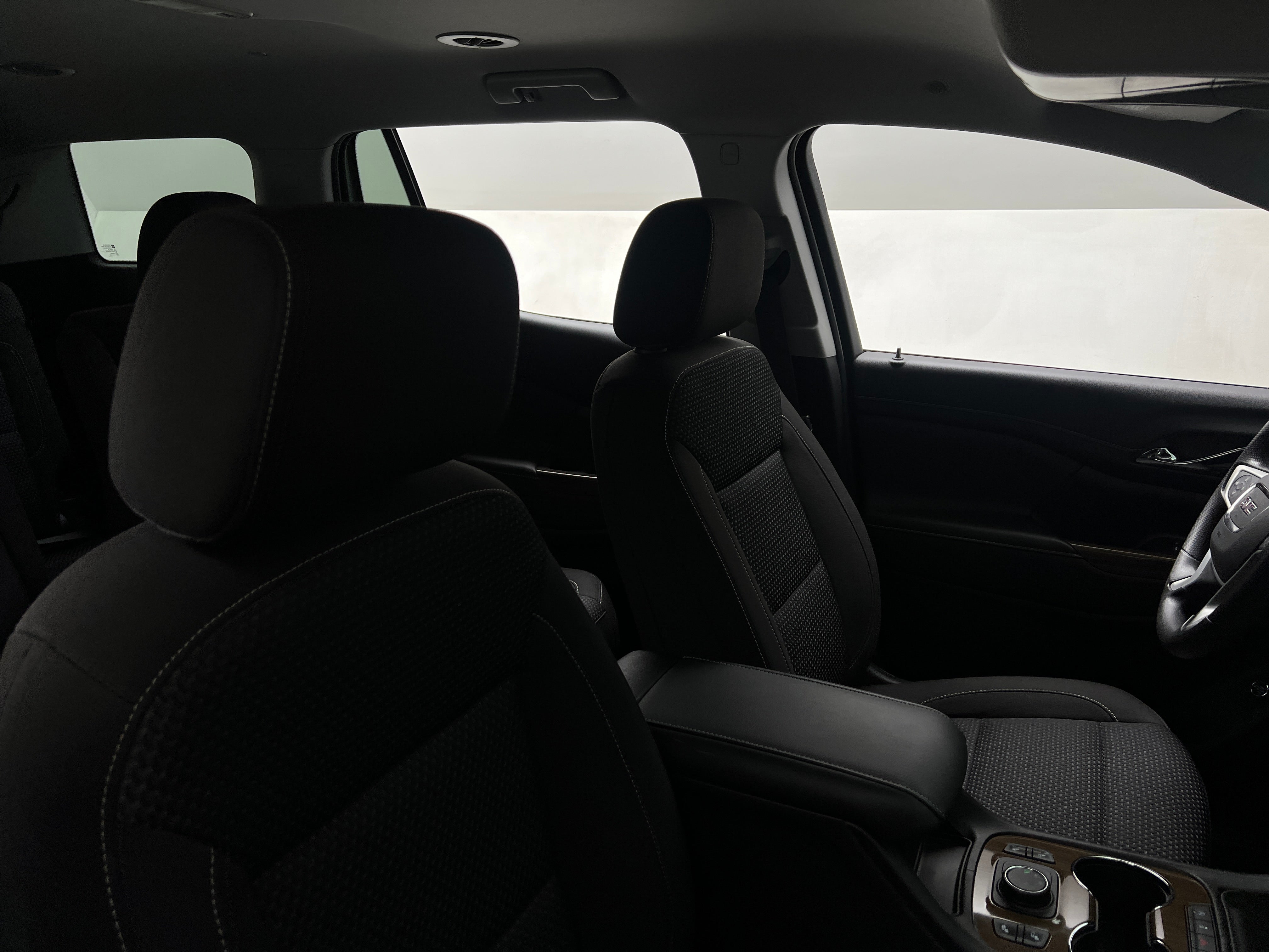 2023 GMC Acadia SLE 2