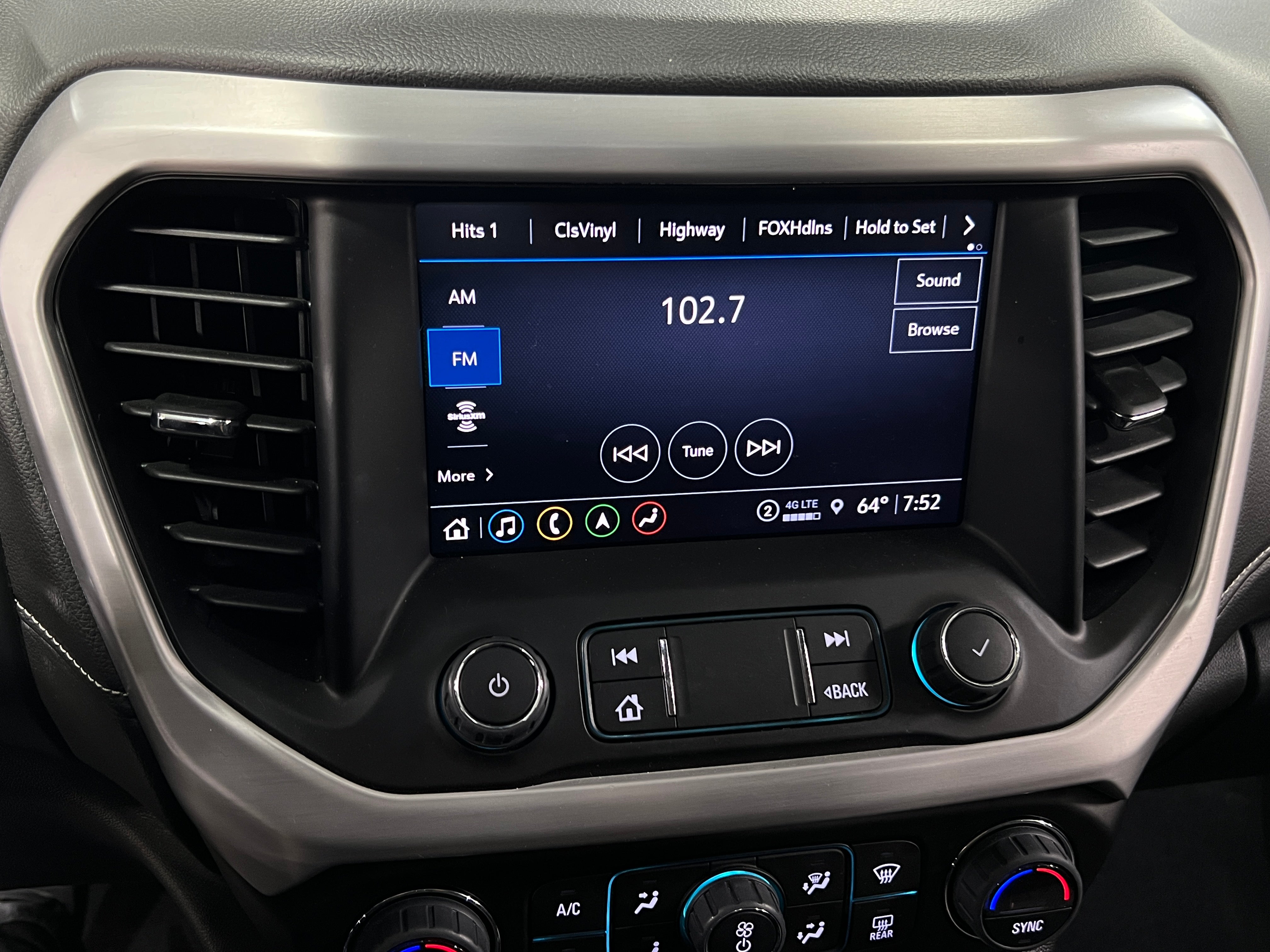 2023 GMC Acadia SLE 4