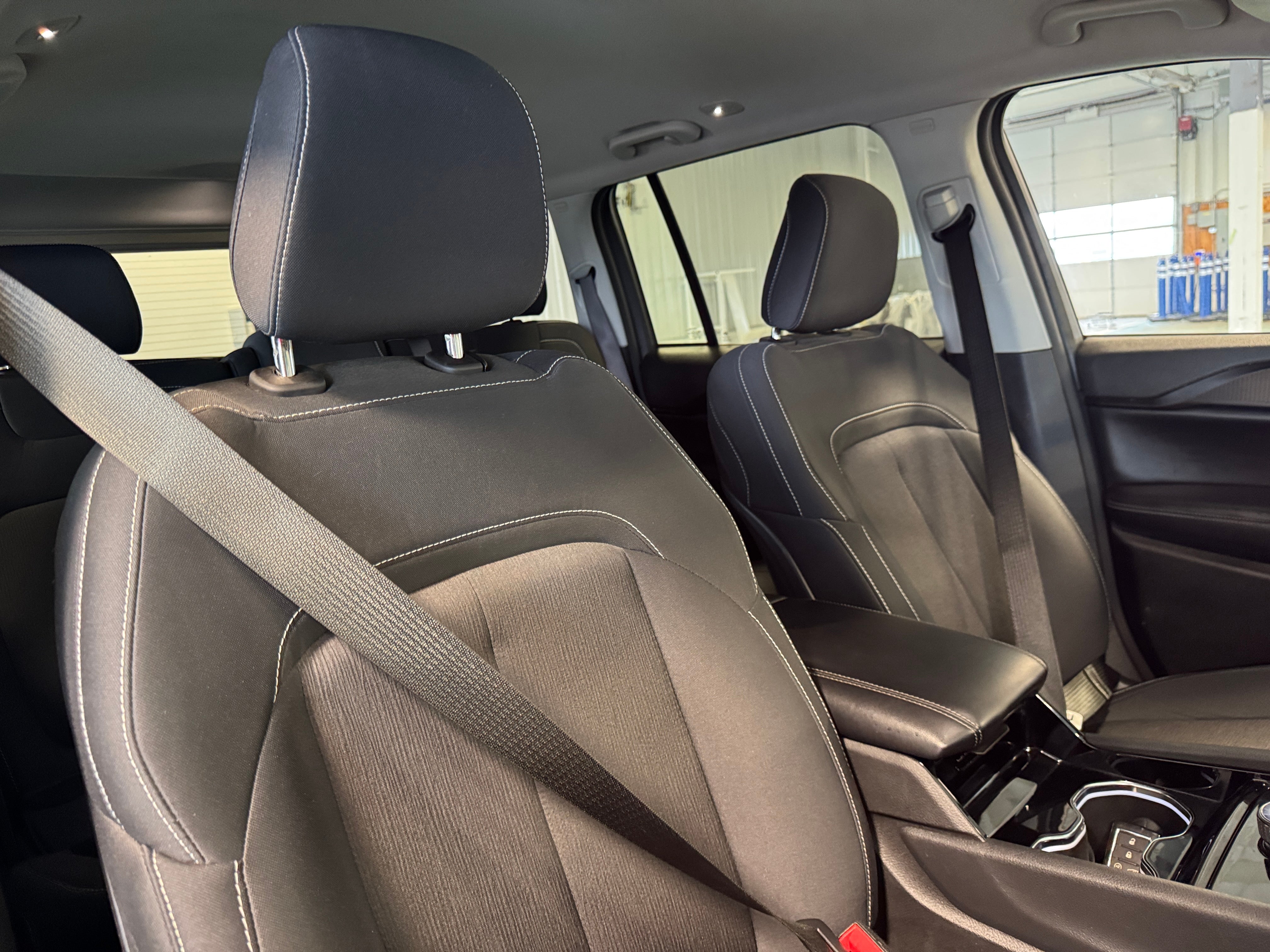 2023 Jeep Grand Cherokee Laredo 2
