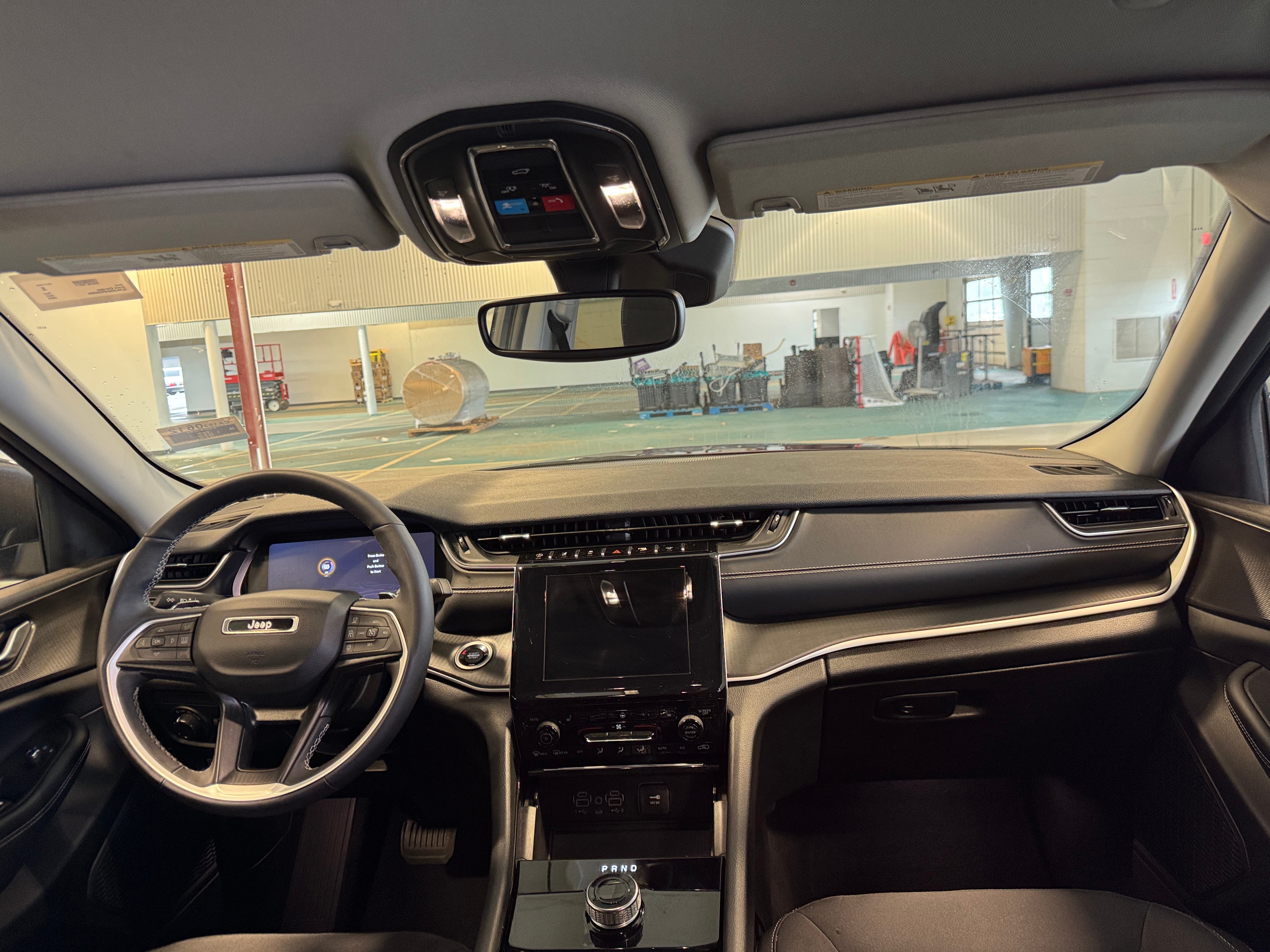 2023 Jeep Grand Cherokee Laredo 3