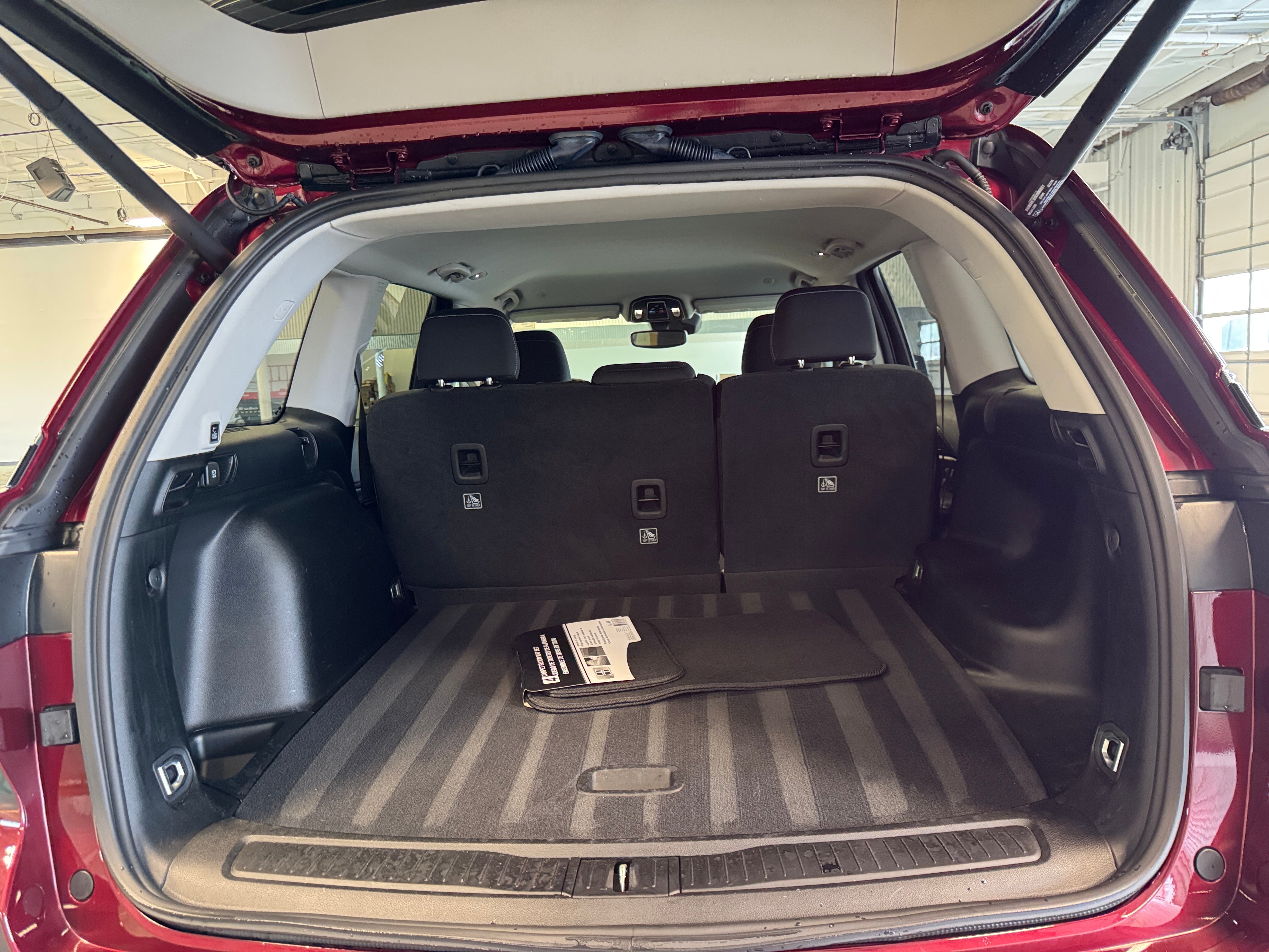 2023 Jeep Grand Cherokee Laredo 7