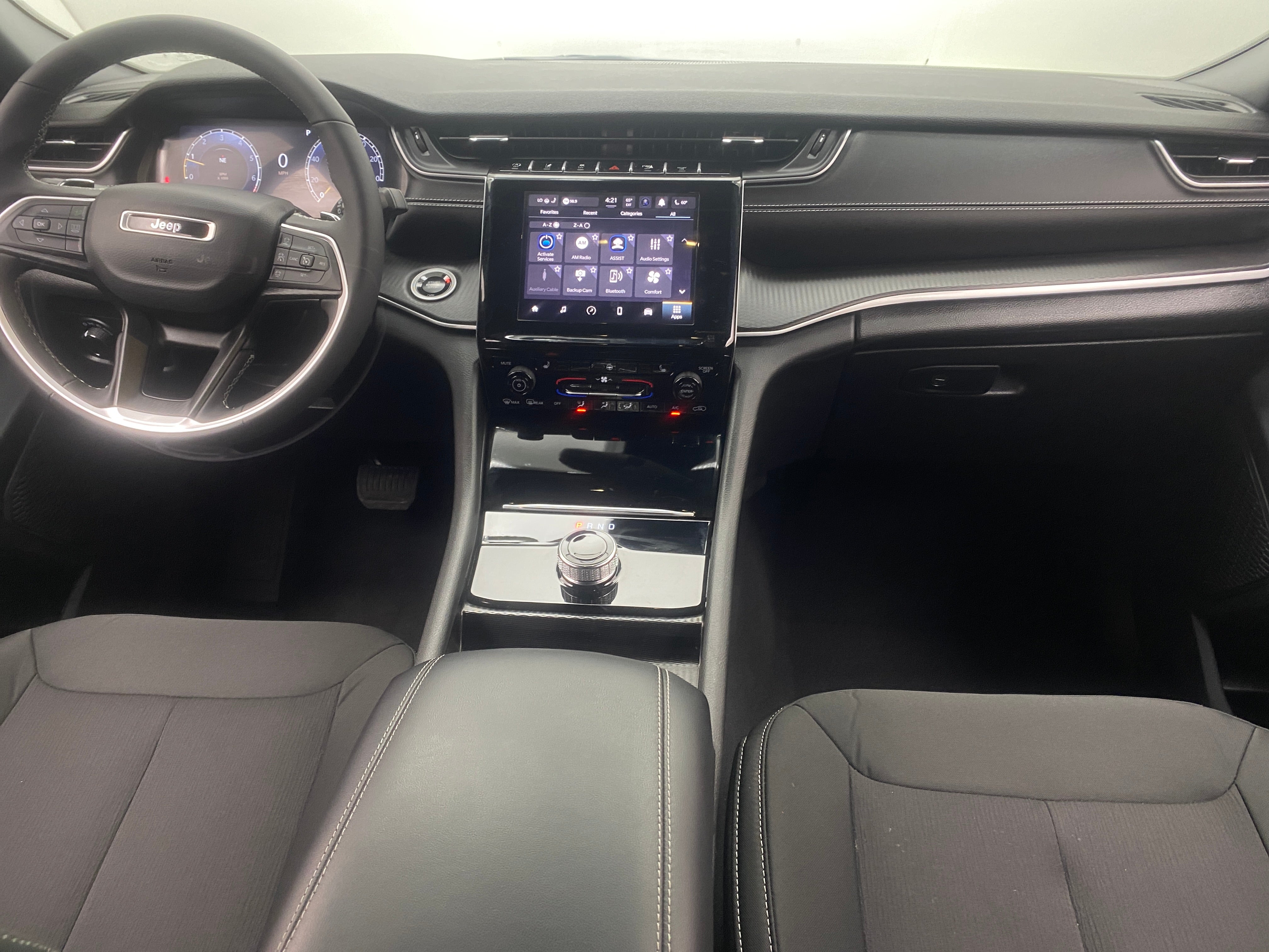 2024 Jeep Grand Cherokee Laredo 3