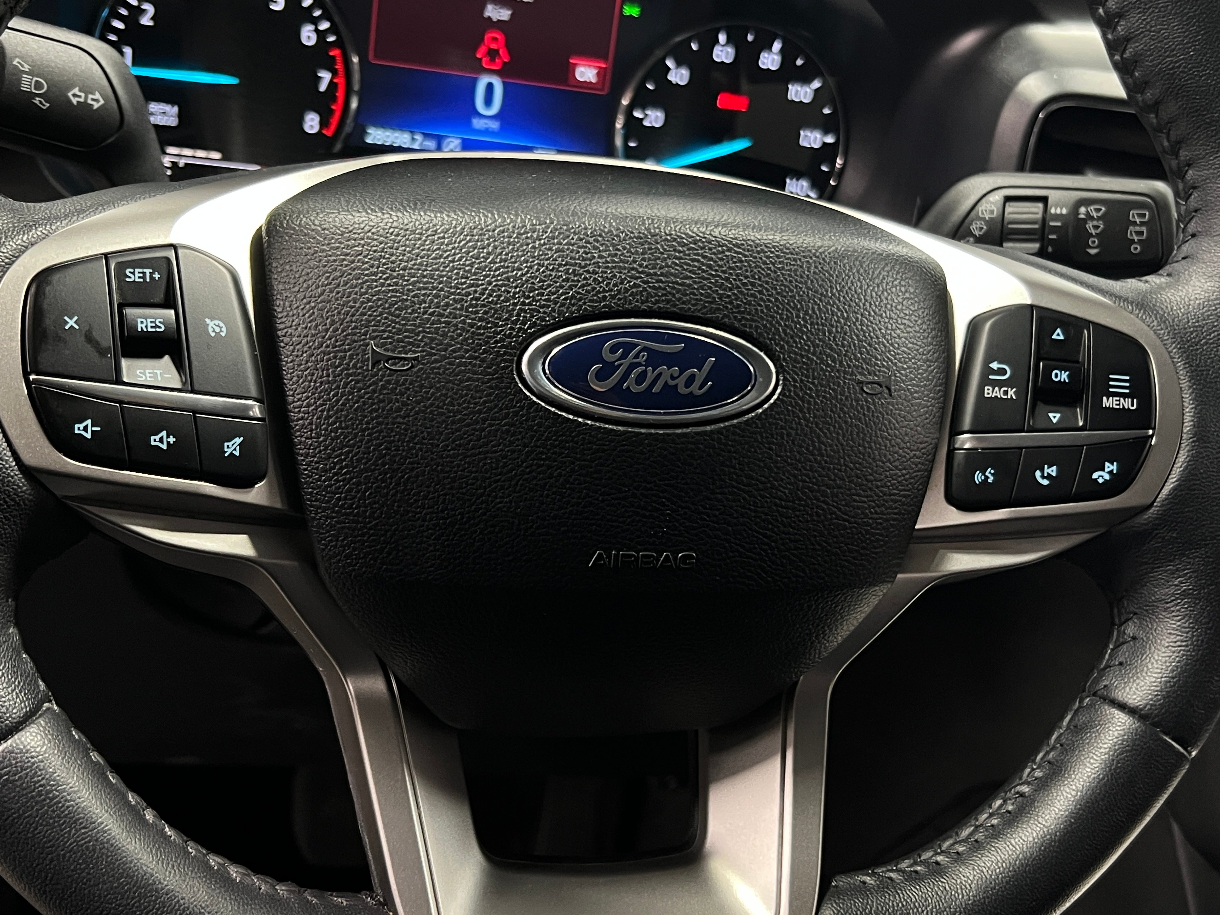 2024 Ford Explorer XLT 4