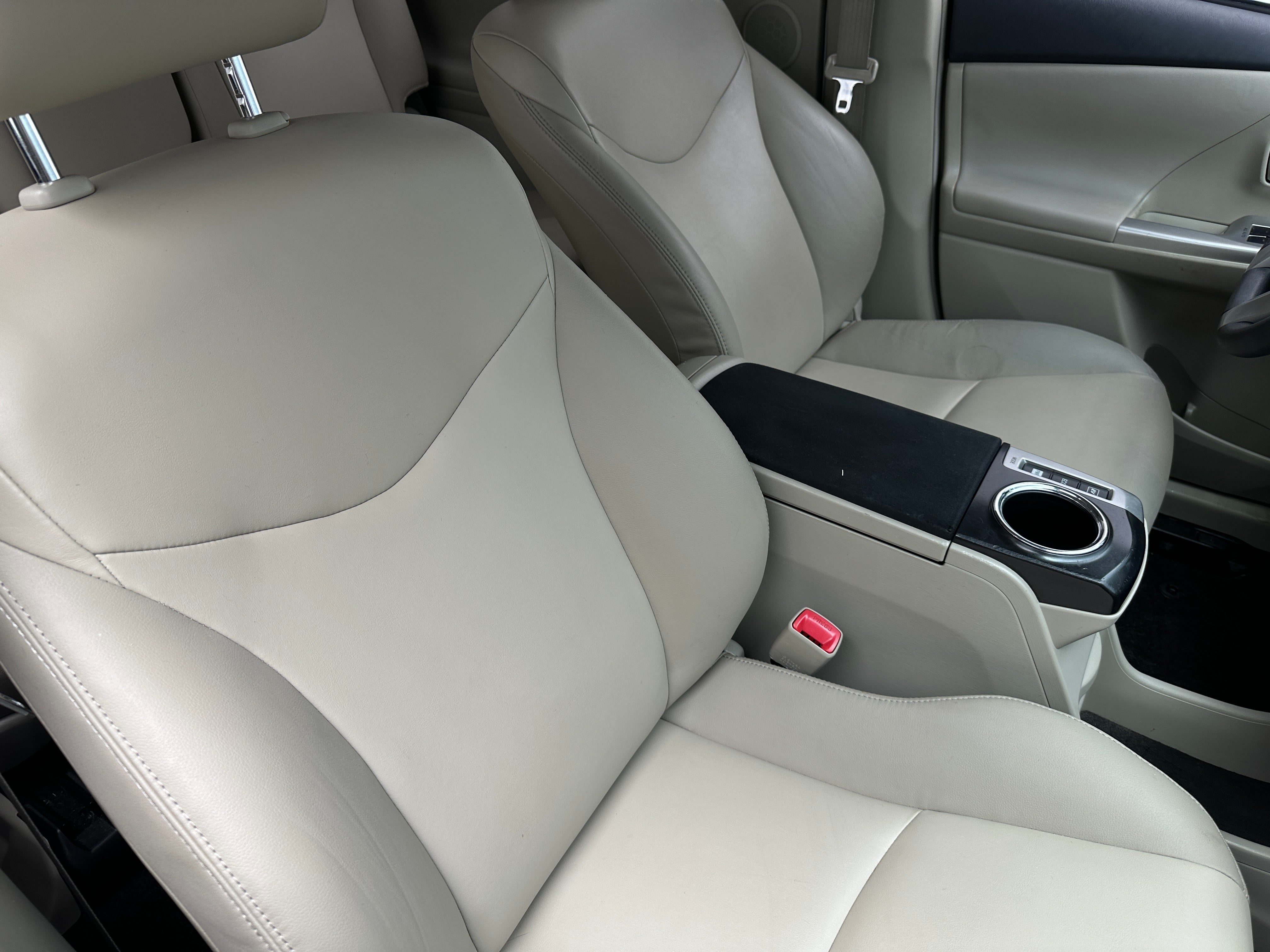 2012 Toyota Prius v Five 2