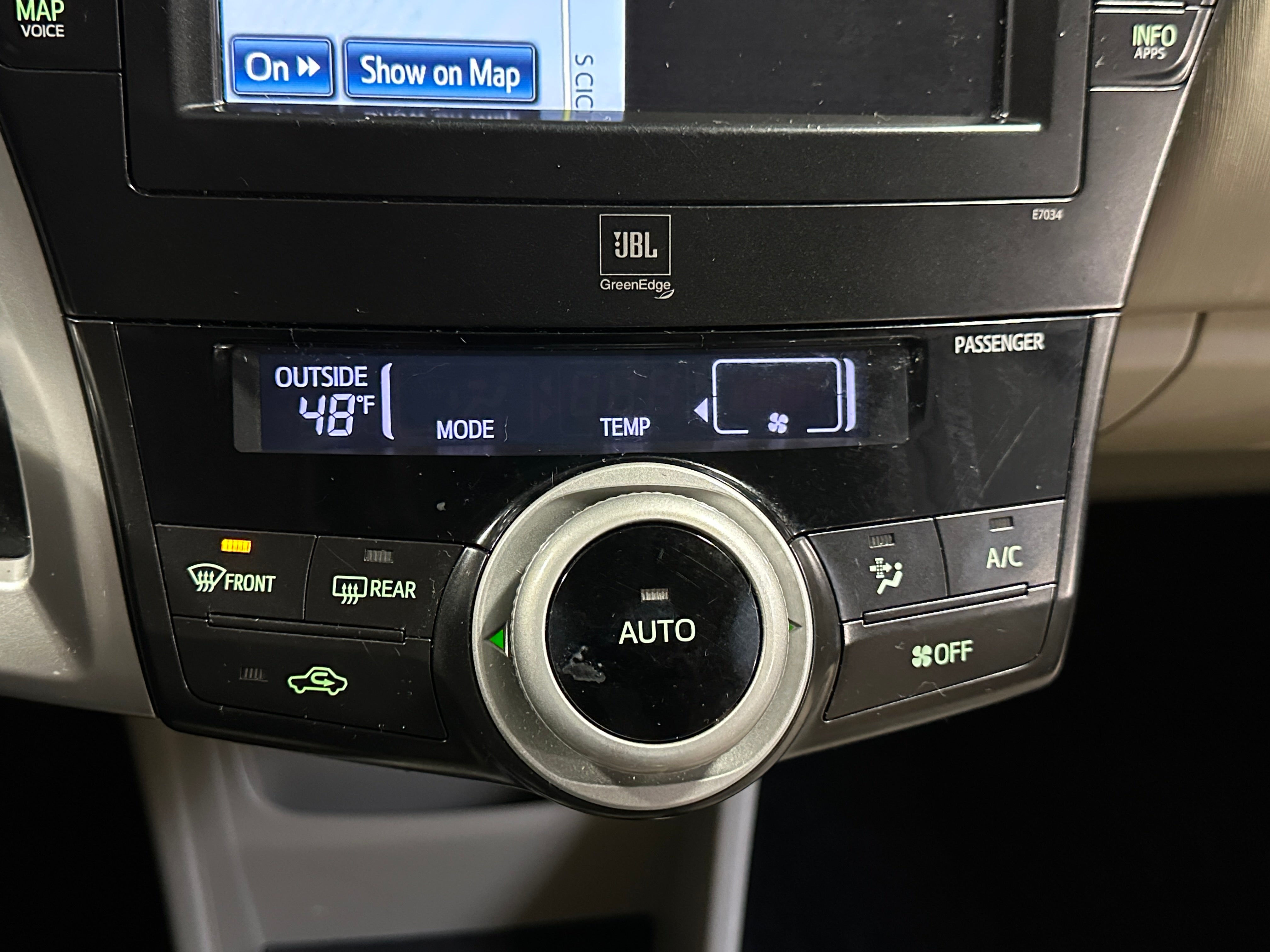 2012 Toyota Prius v Five 4