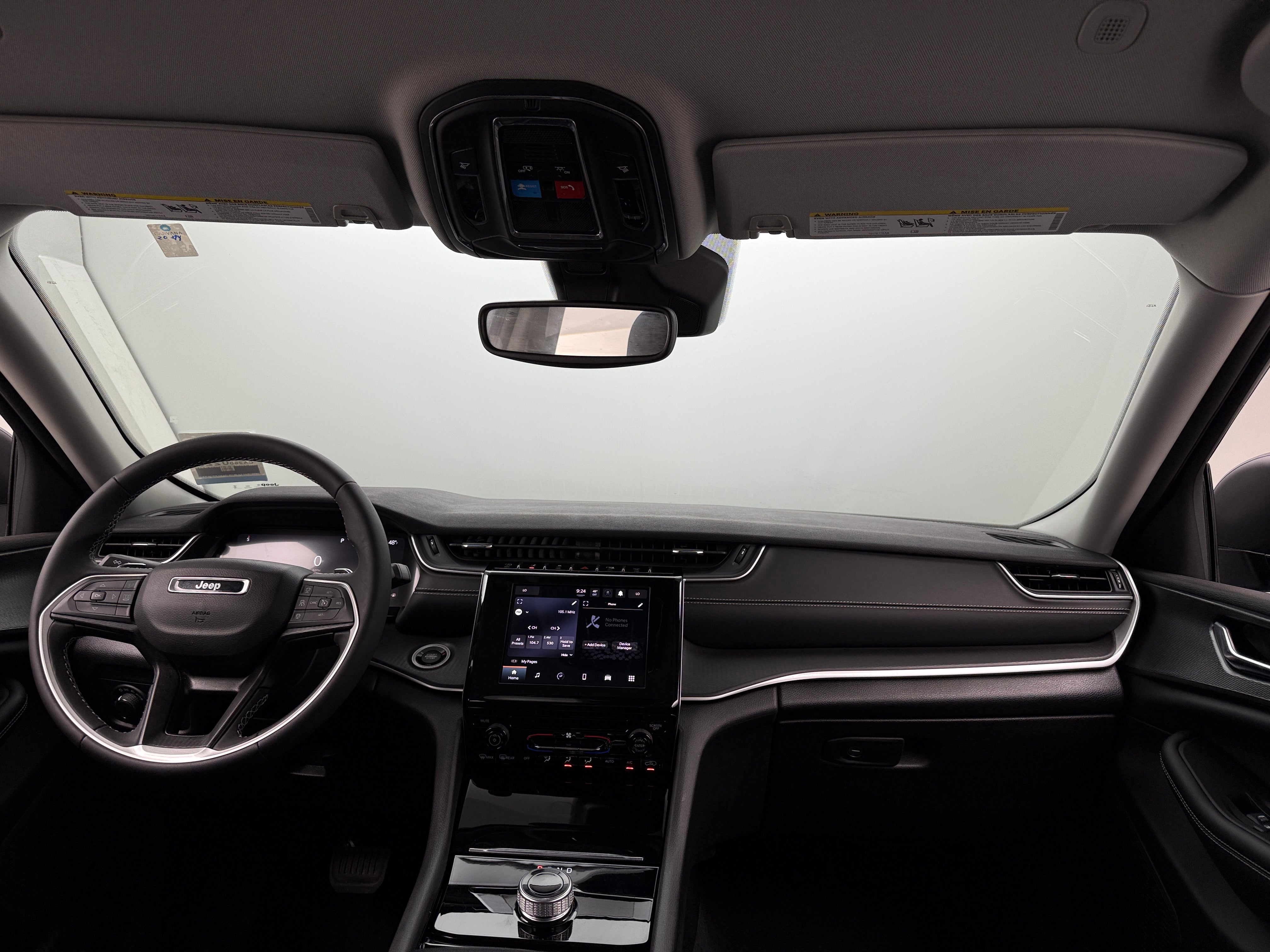 2023 Jeep Grand Cherokee Laredo 3