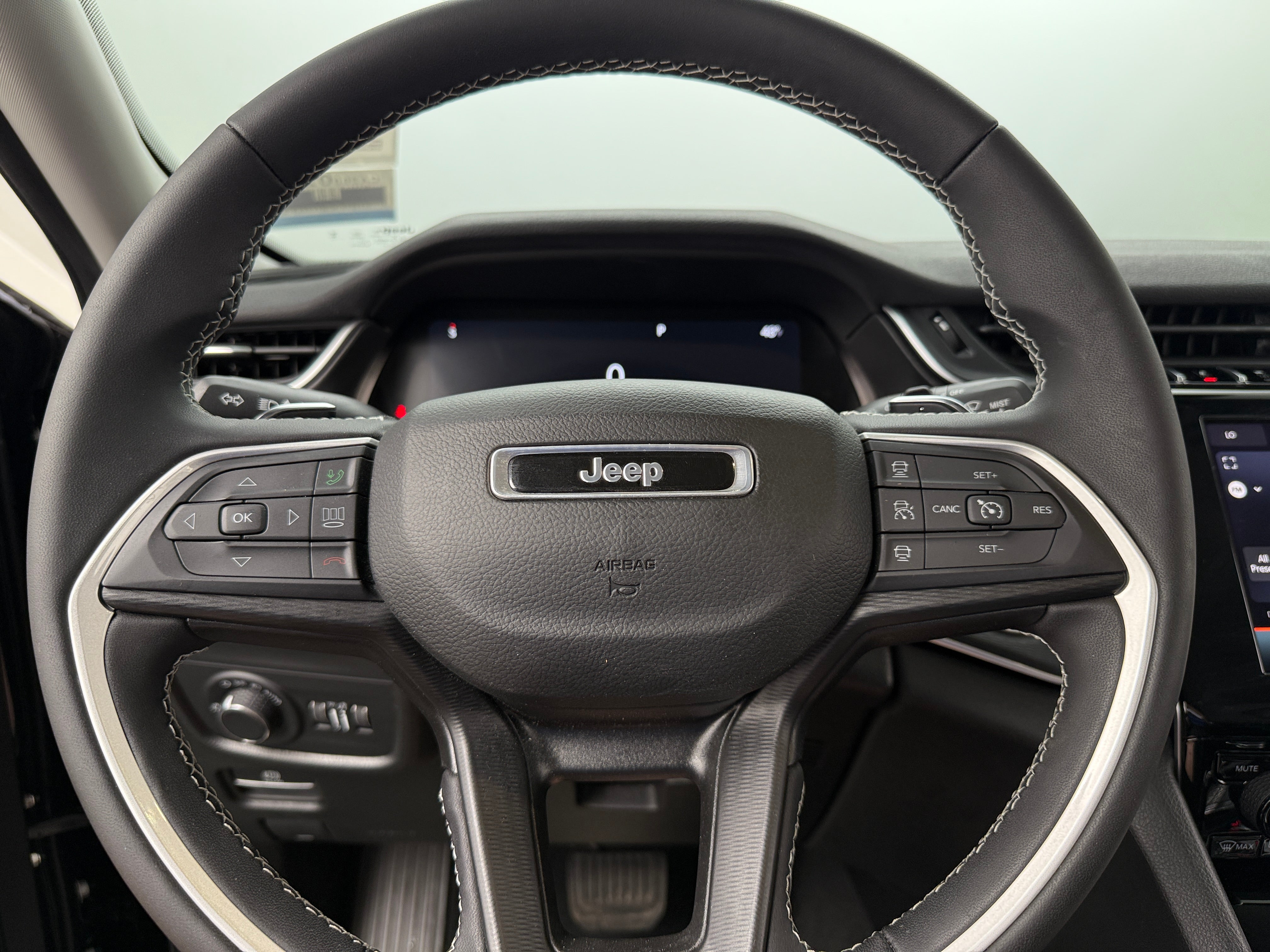 2023 Jeep Grand Cherokee Laredo 5