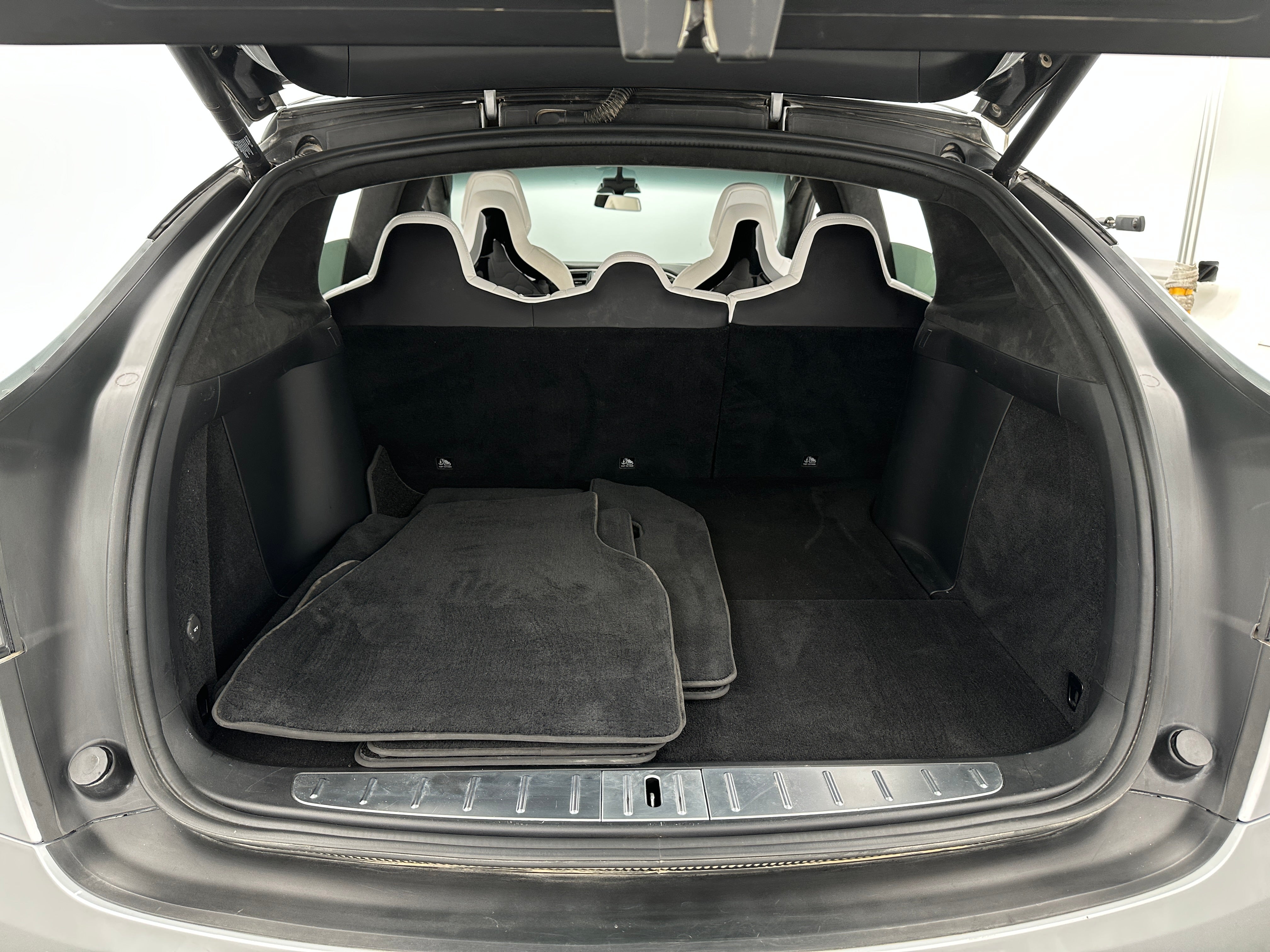 2017 Tesla Model X 90D 6