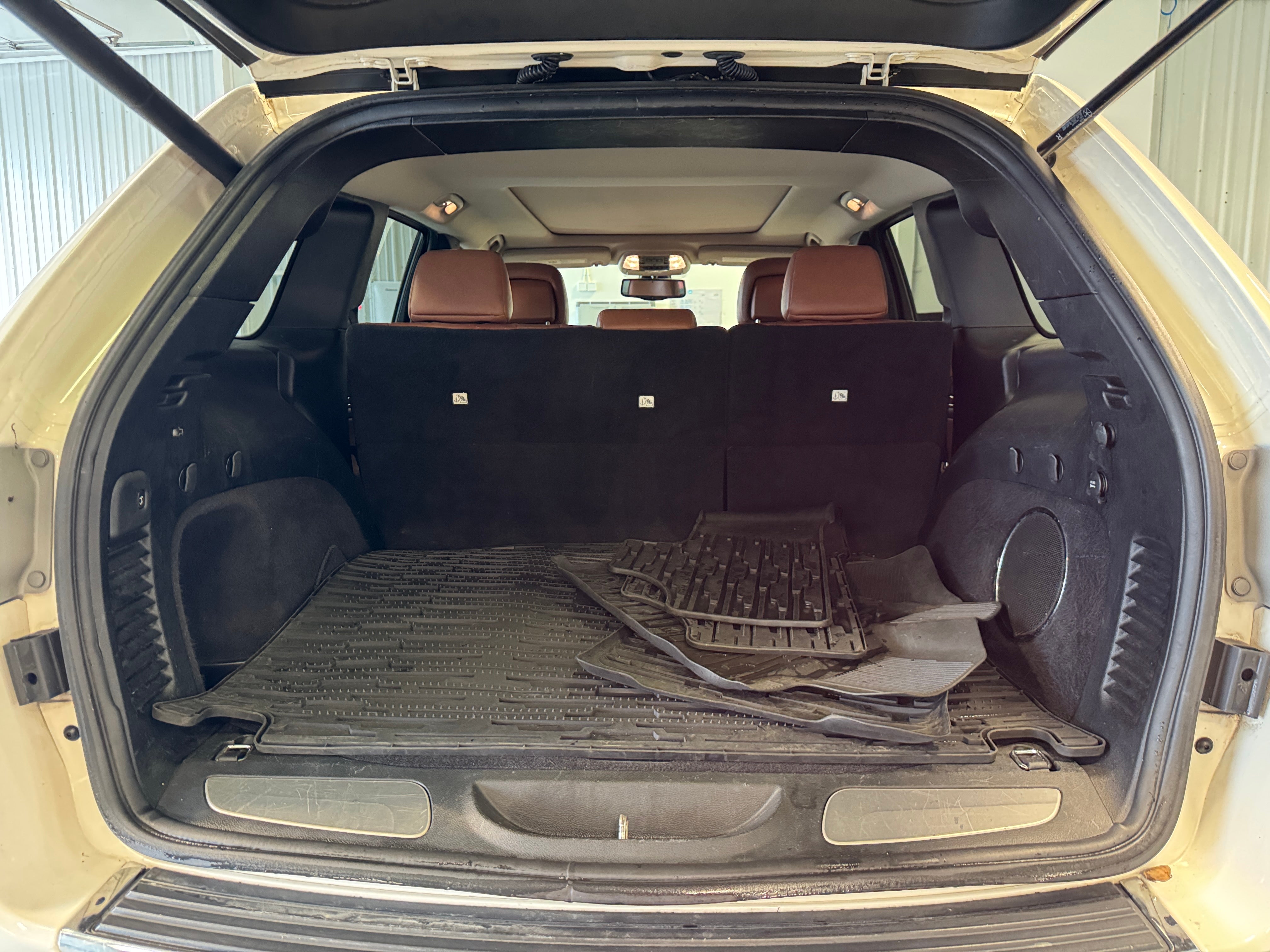 2012 Jeep Grand Cherokee Overland 6