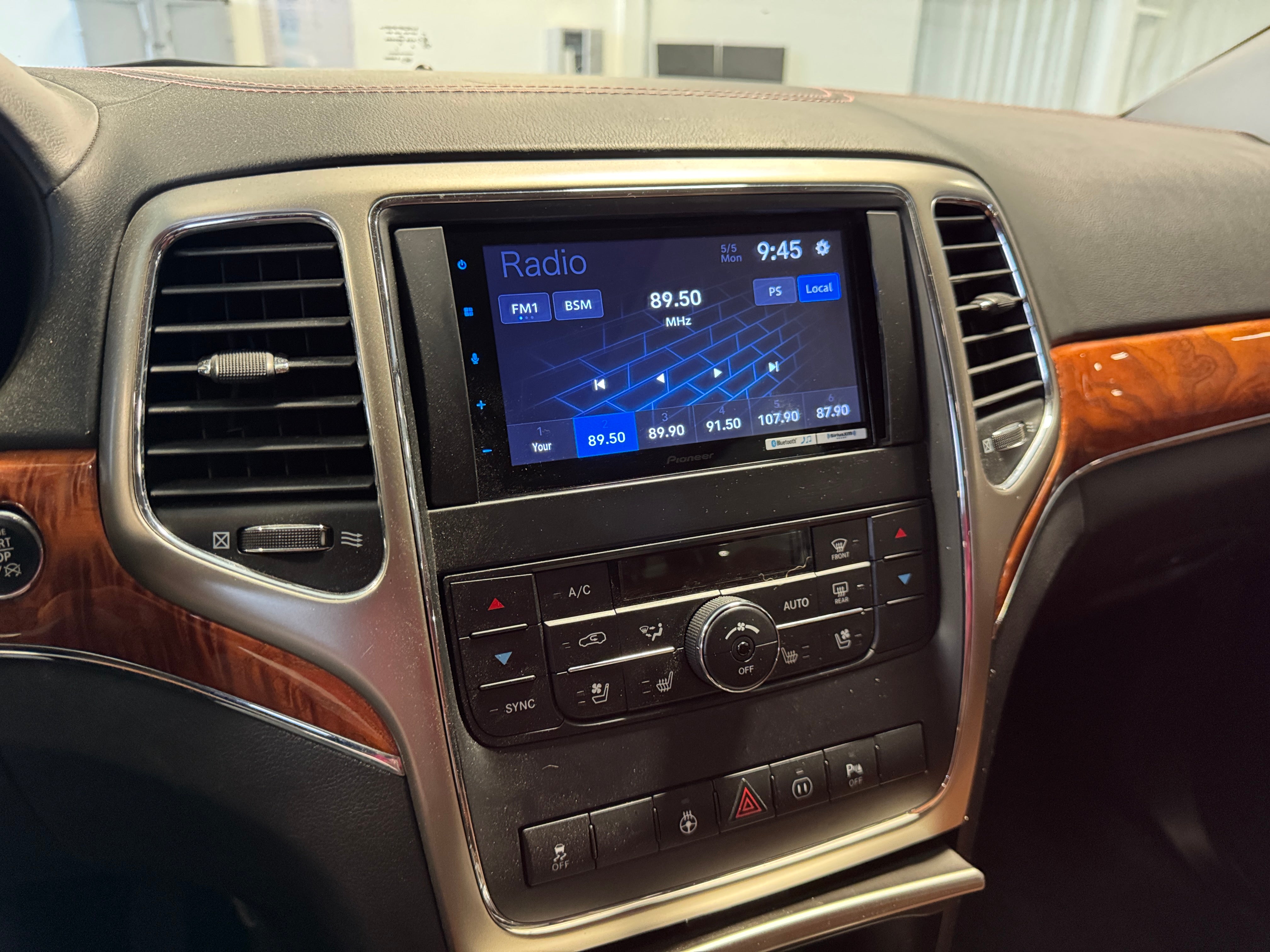 2012 Jeep Grand Cherokee Overland 3
