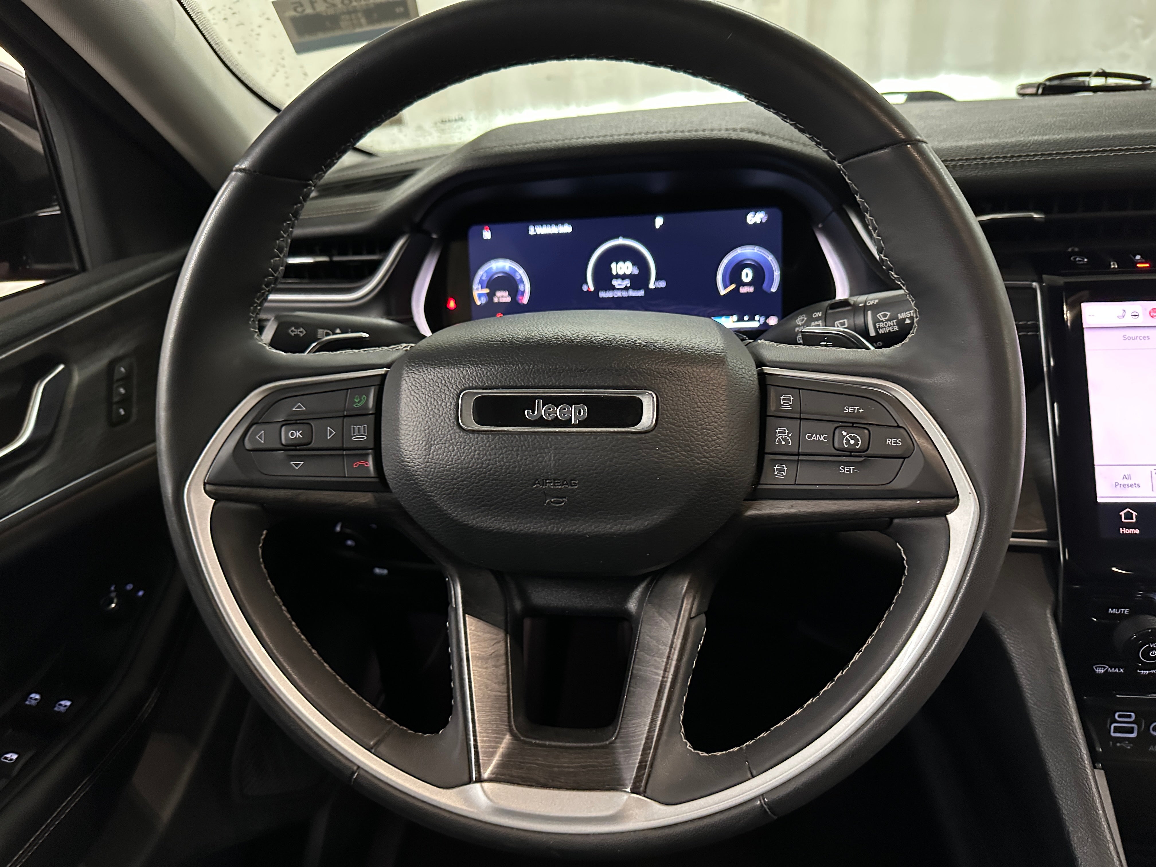 2023 Jeep Grand Cherokee Limited Edition 4