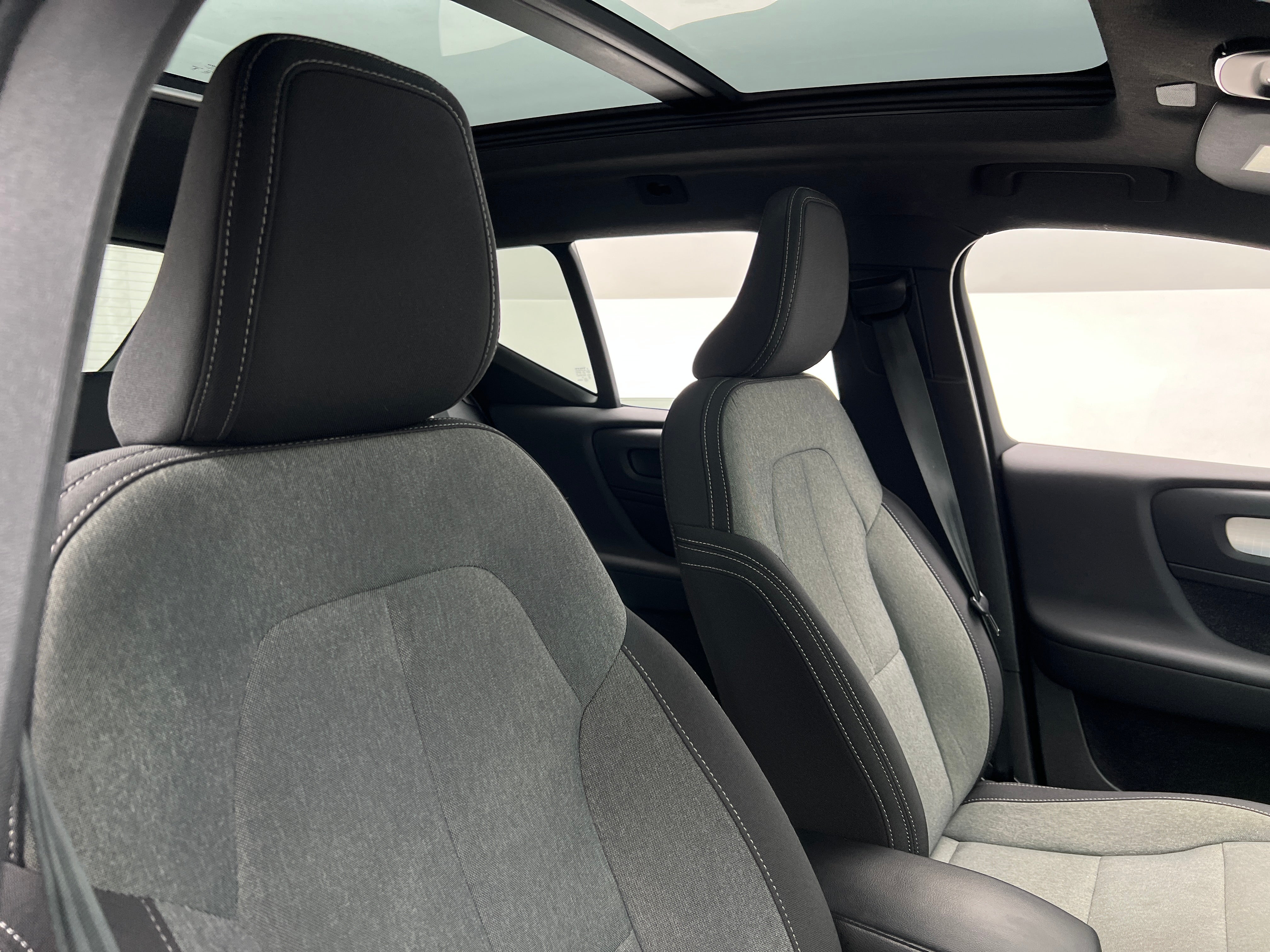 2024 Volvo XC40 B5 Core 2