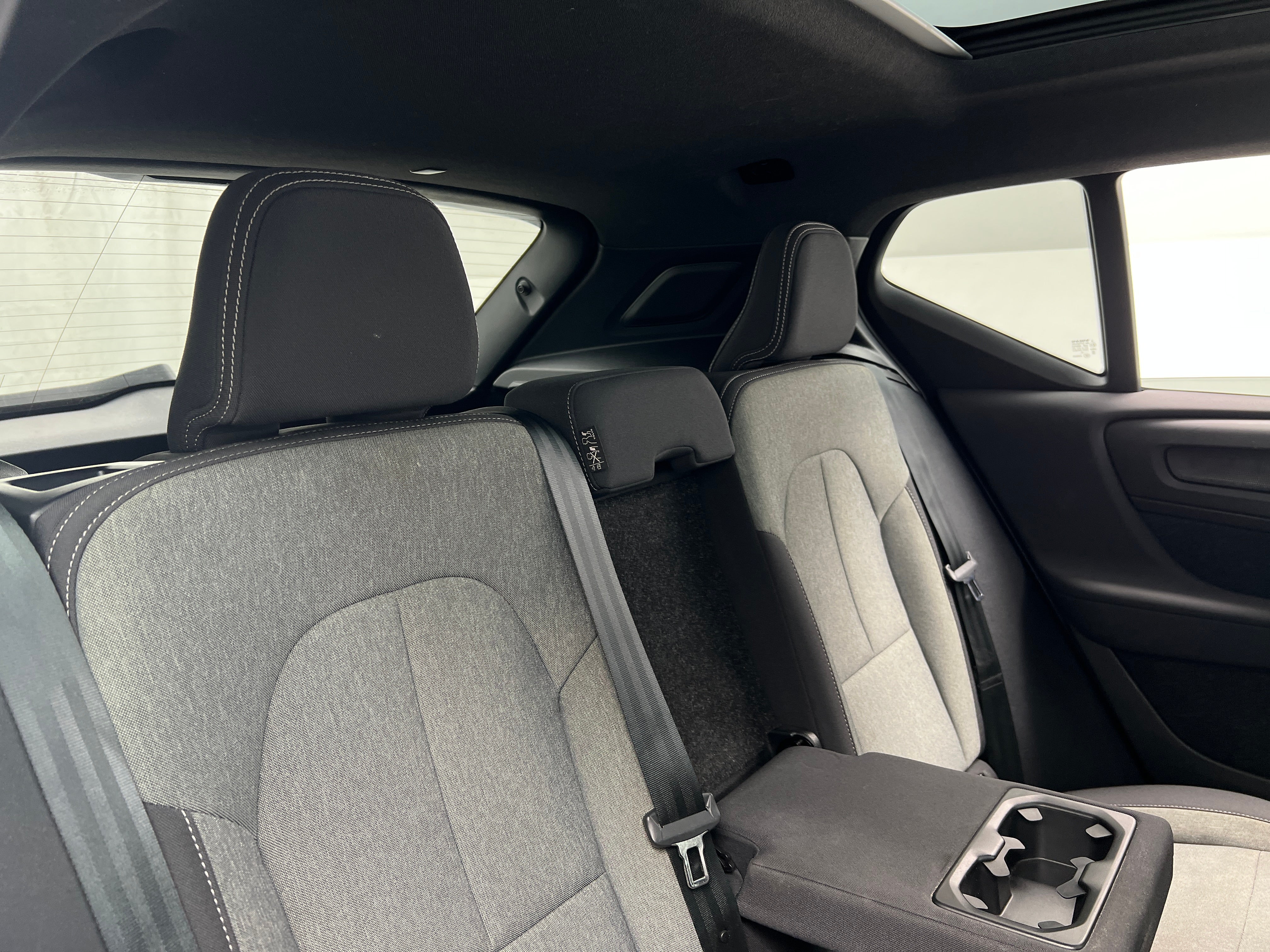 2024 Volvo XC40 B5 Core 6