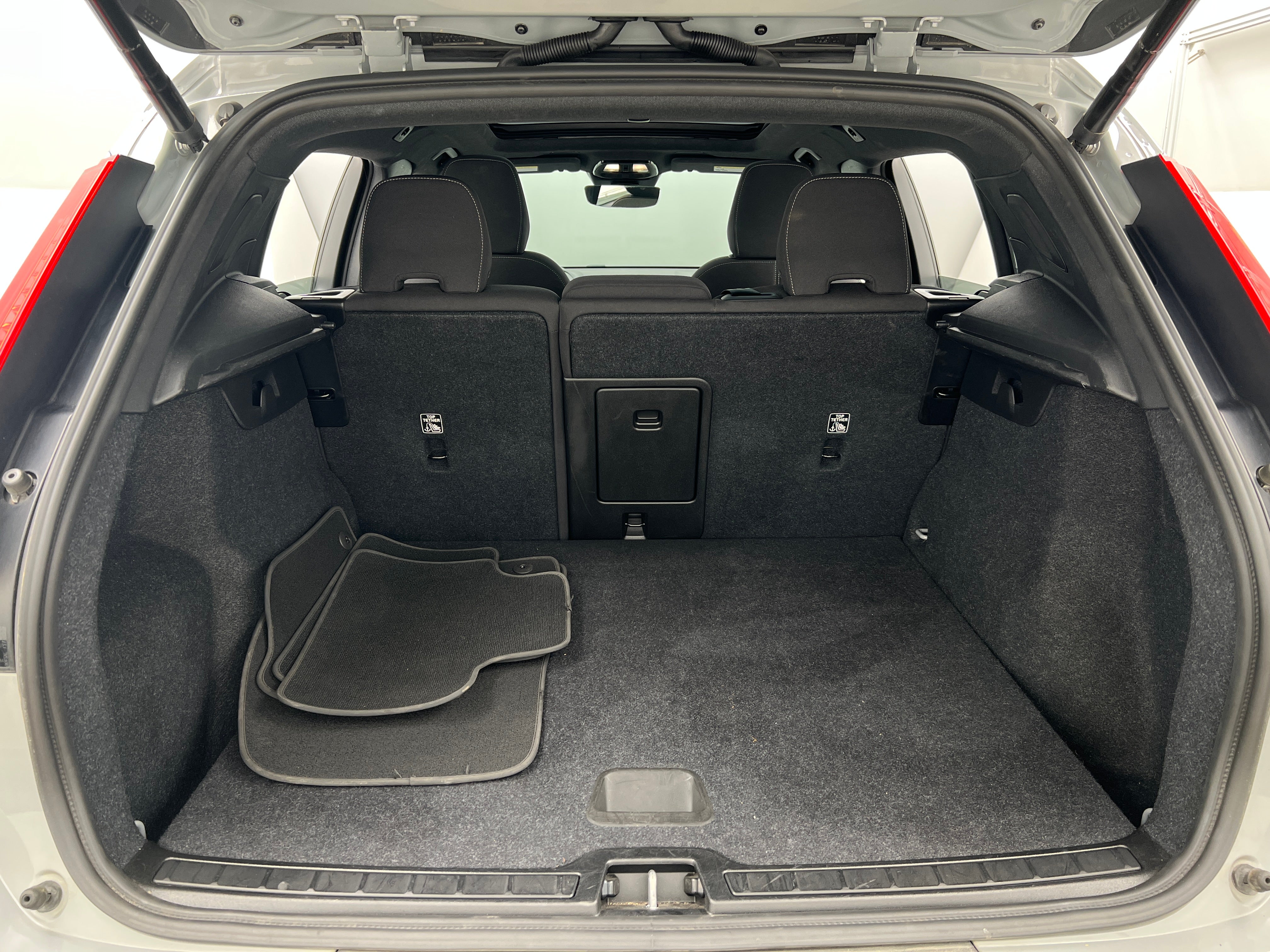 2024 Volvo XC40 B5 Core 7
