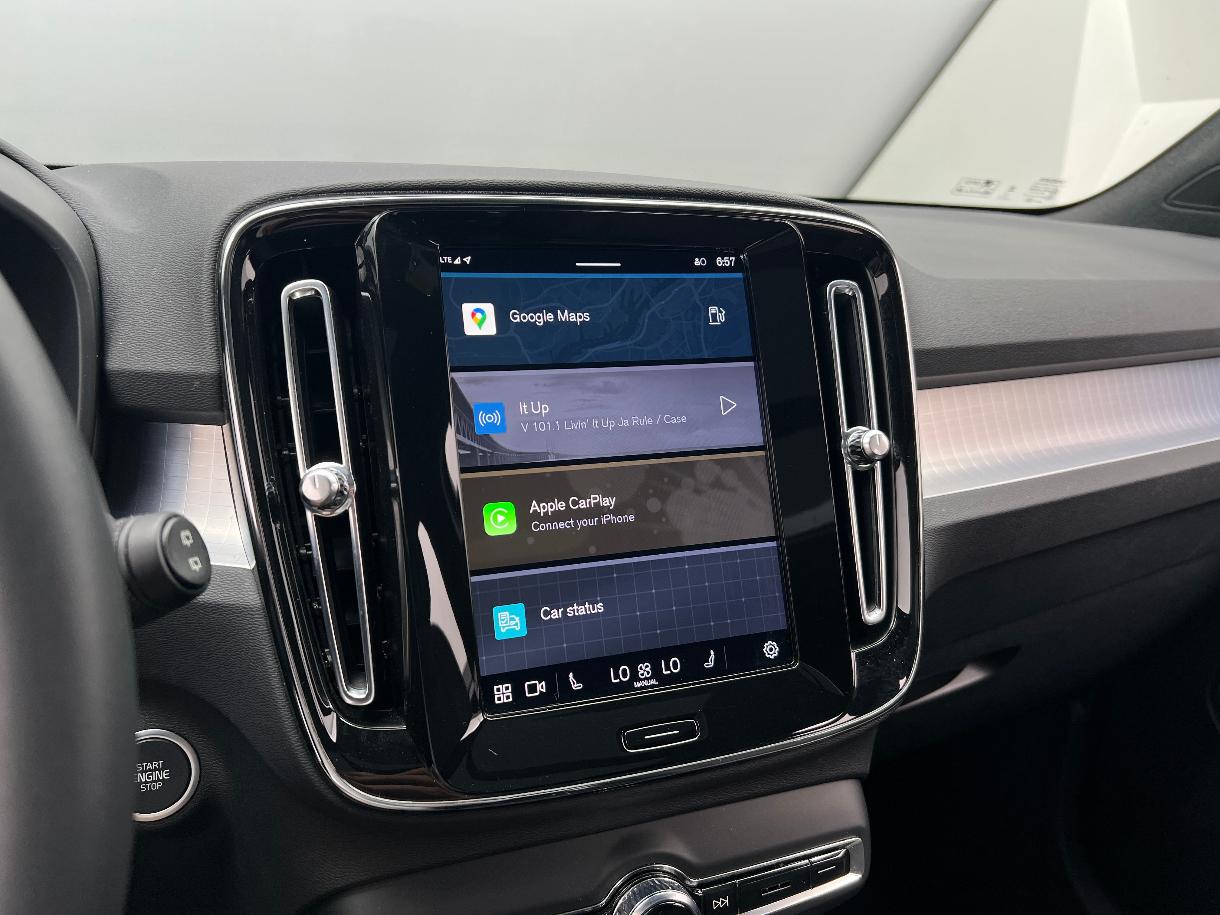 2024 Volvo XC40 B5 Core 4