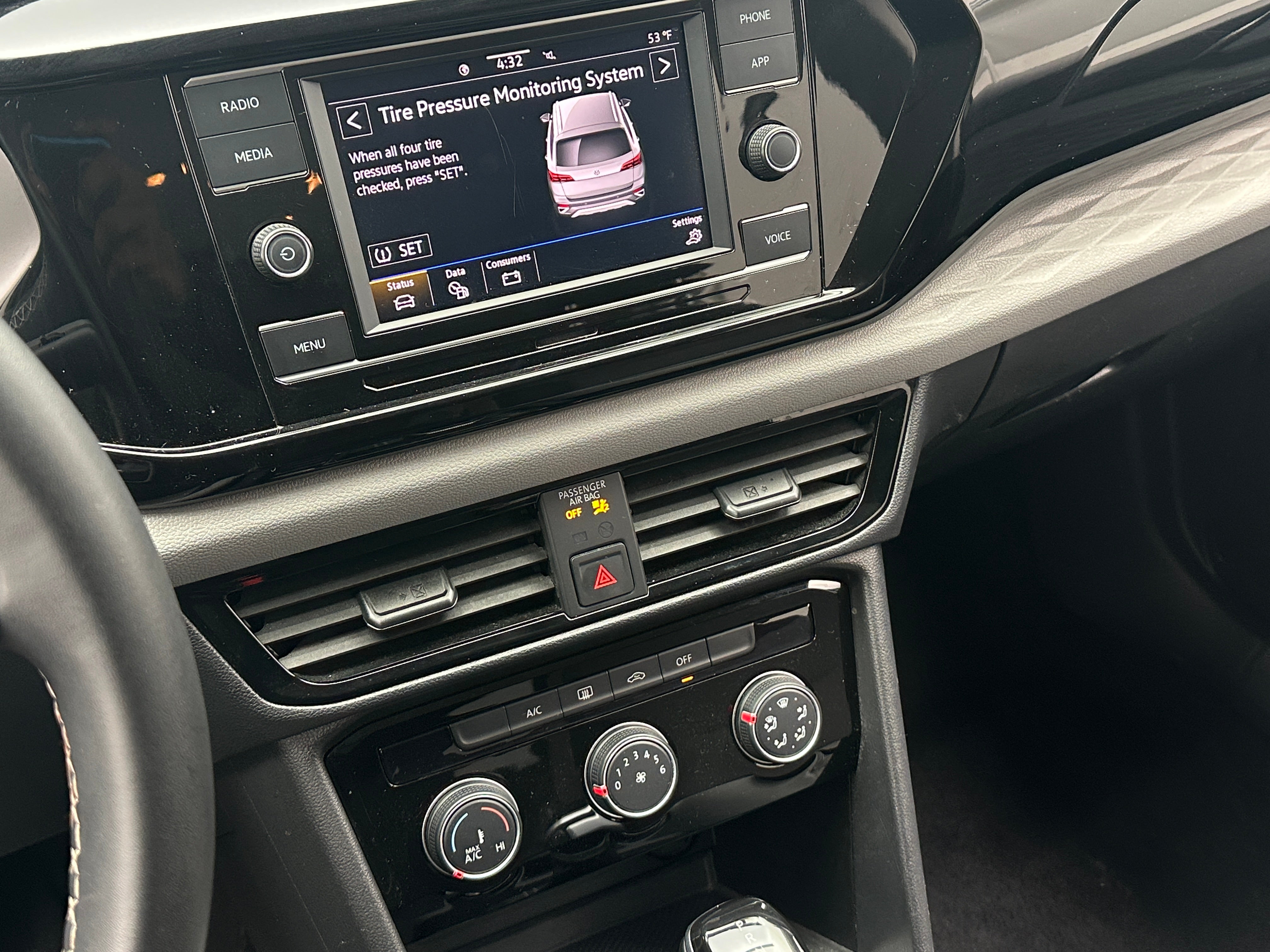 2024 Volkswagen Taos S 3