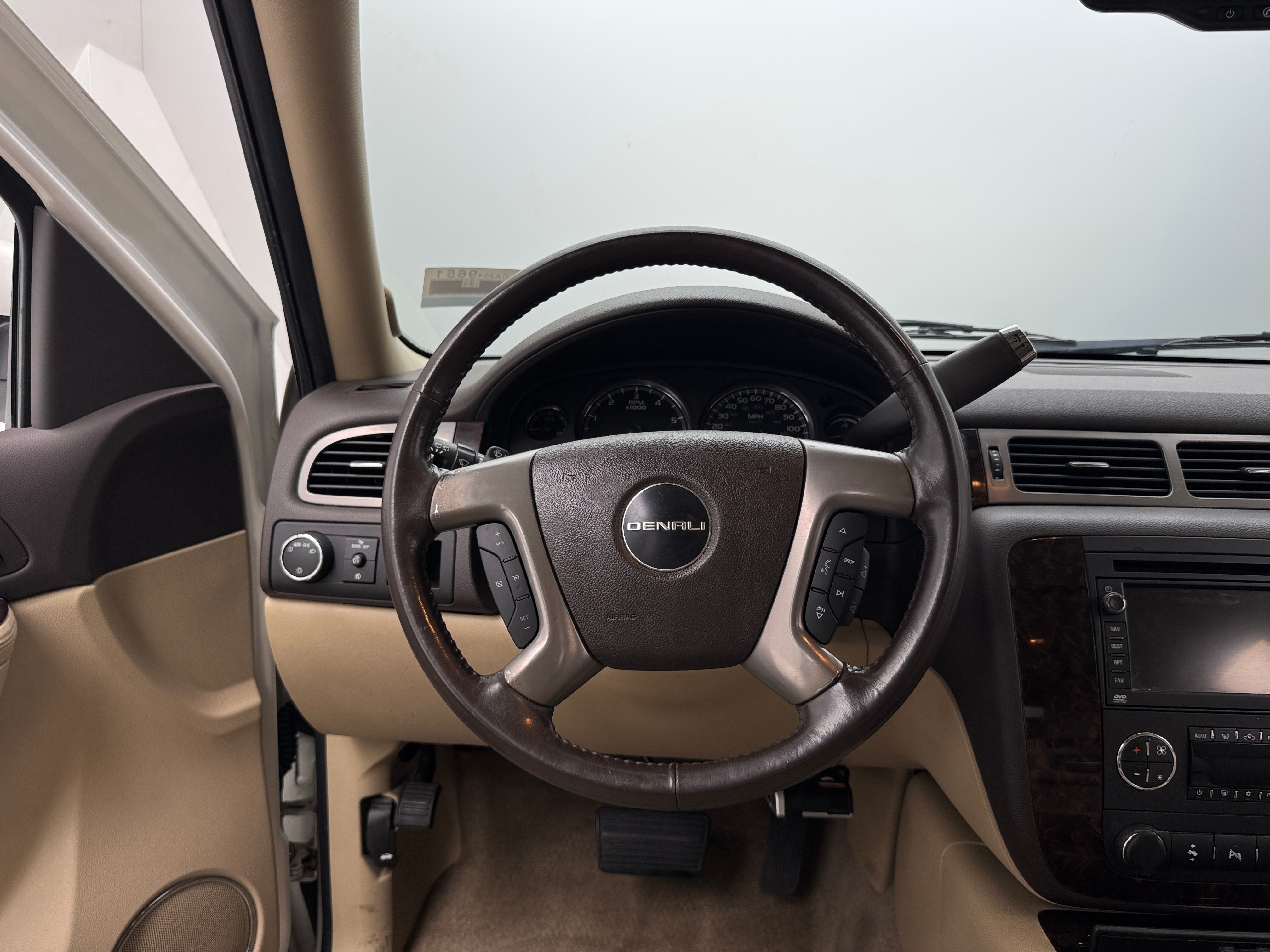 2011 GMC Yukon Denali 4