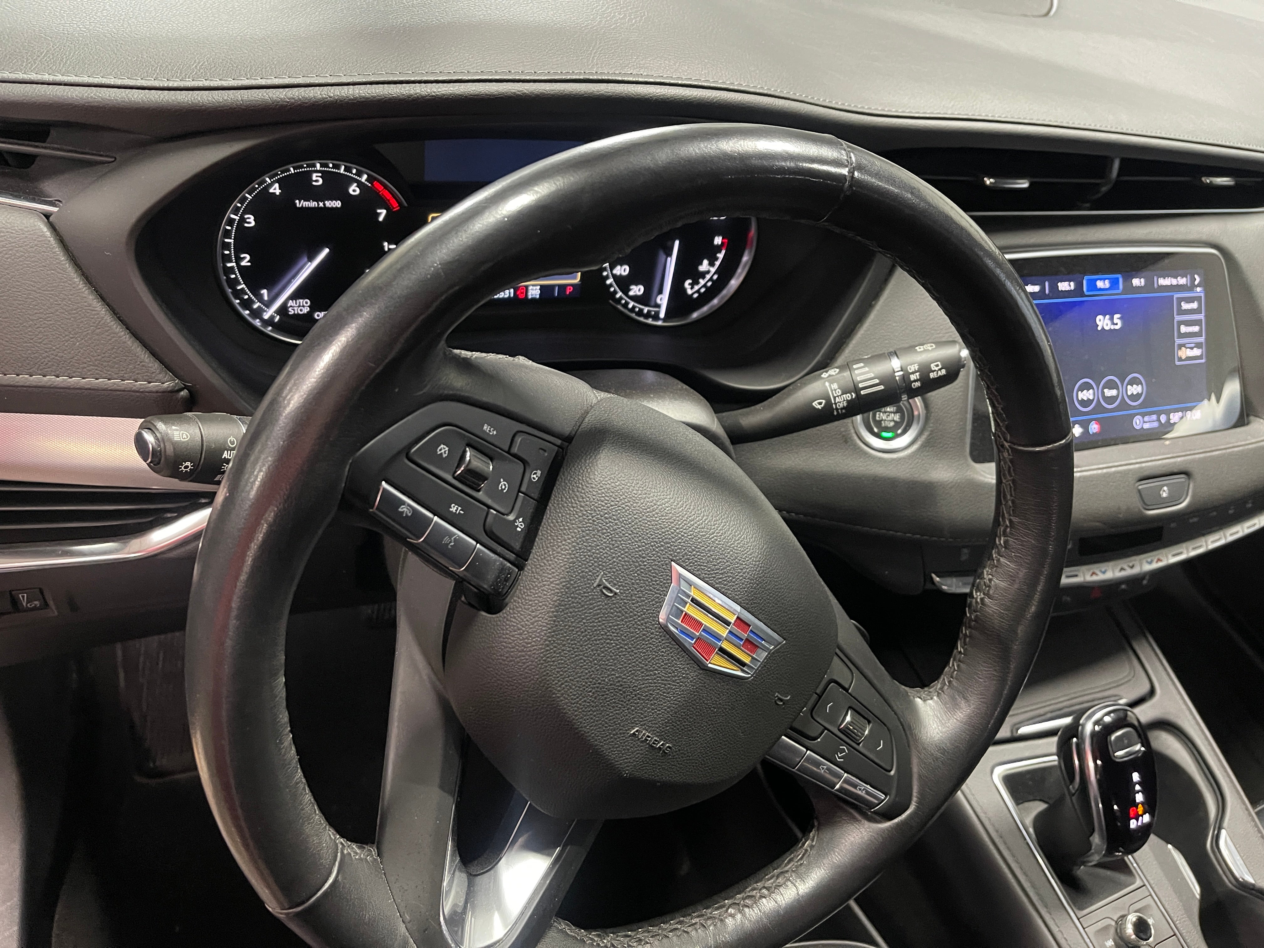 2023 Cadillac XT4 Premium Luxury 4