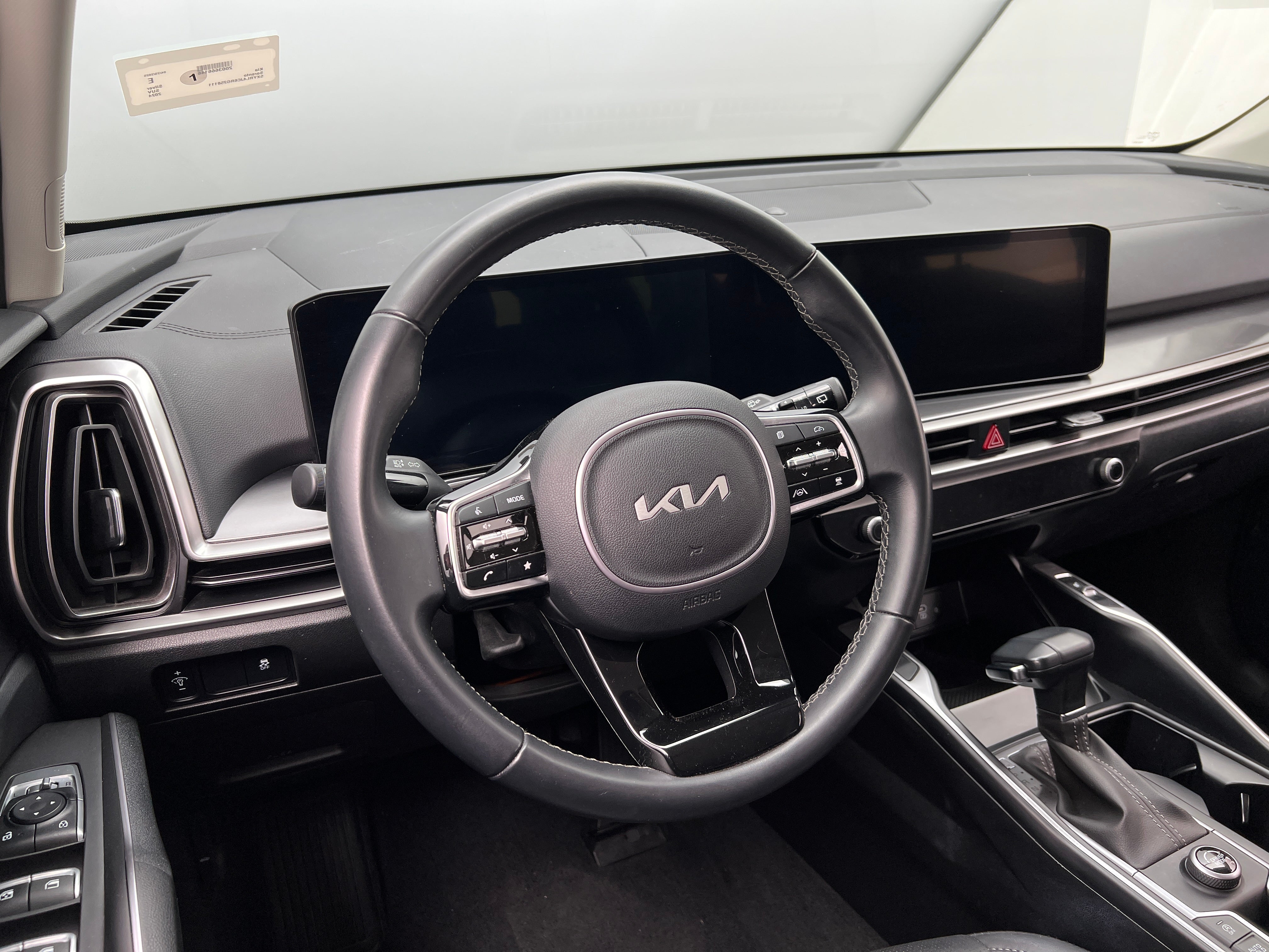 2024 Kia Sorento S 4