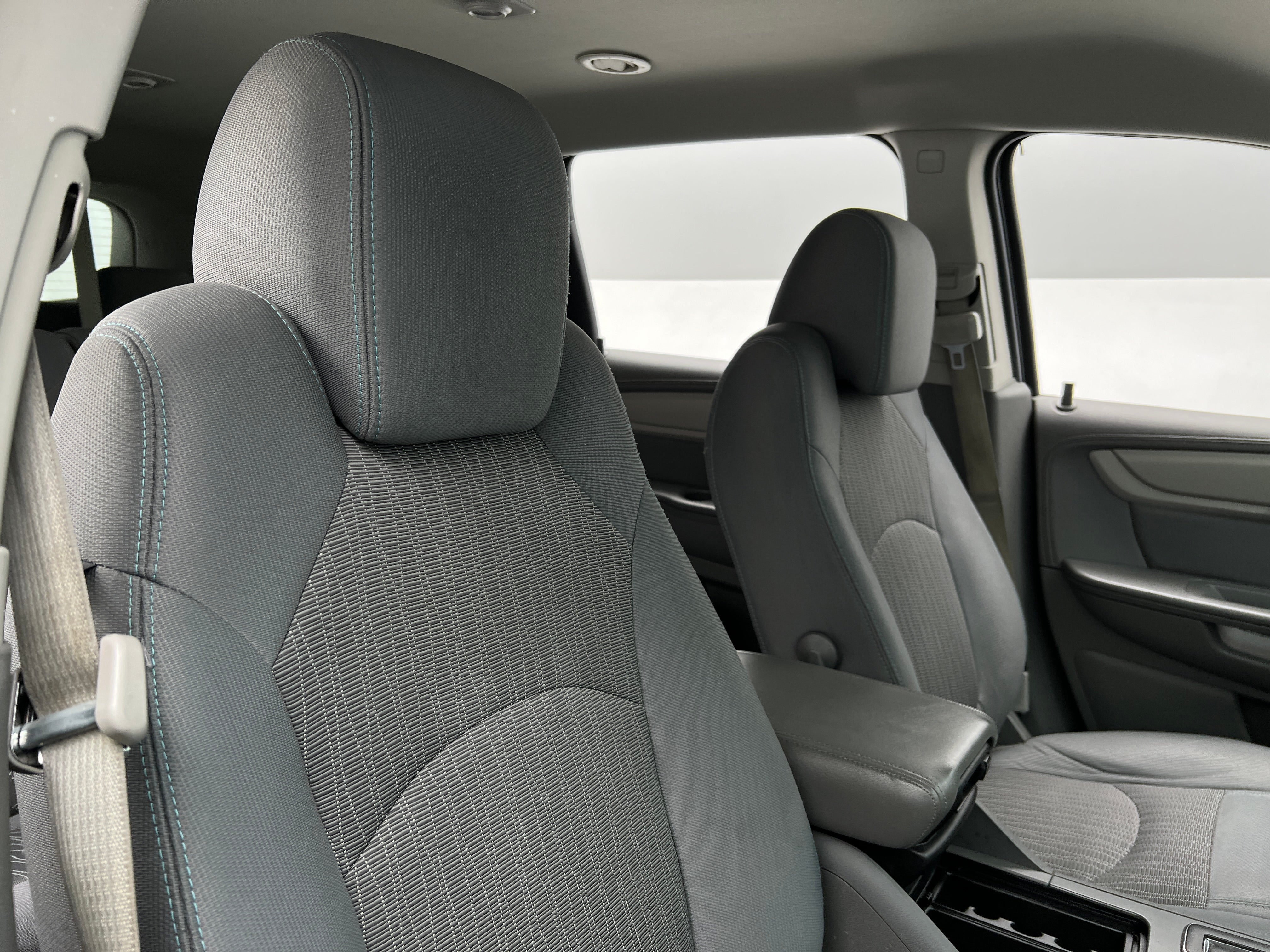 2017 Chevrolet Traverse LS 2