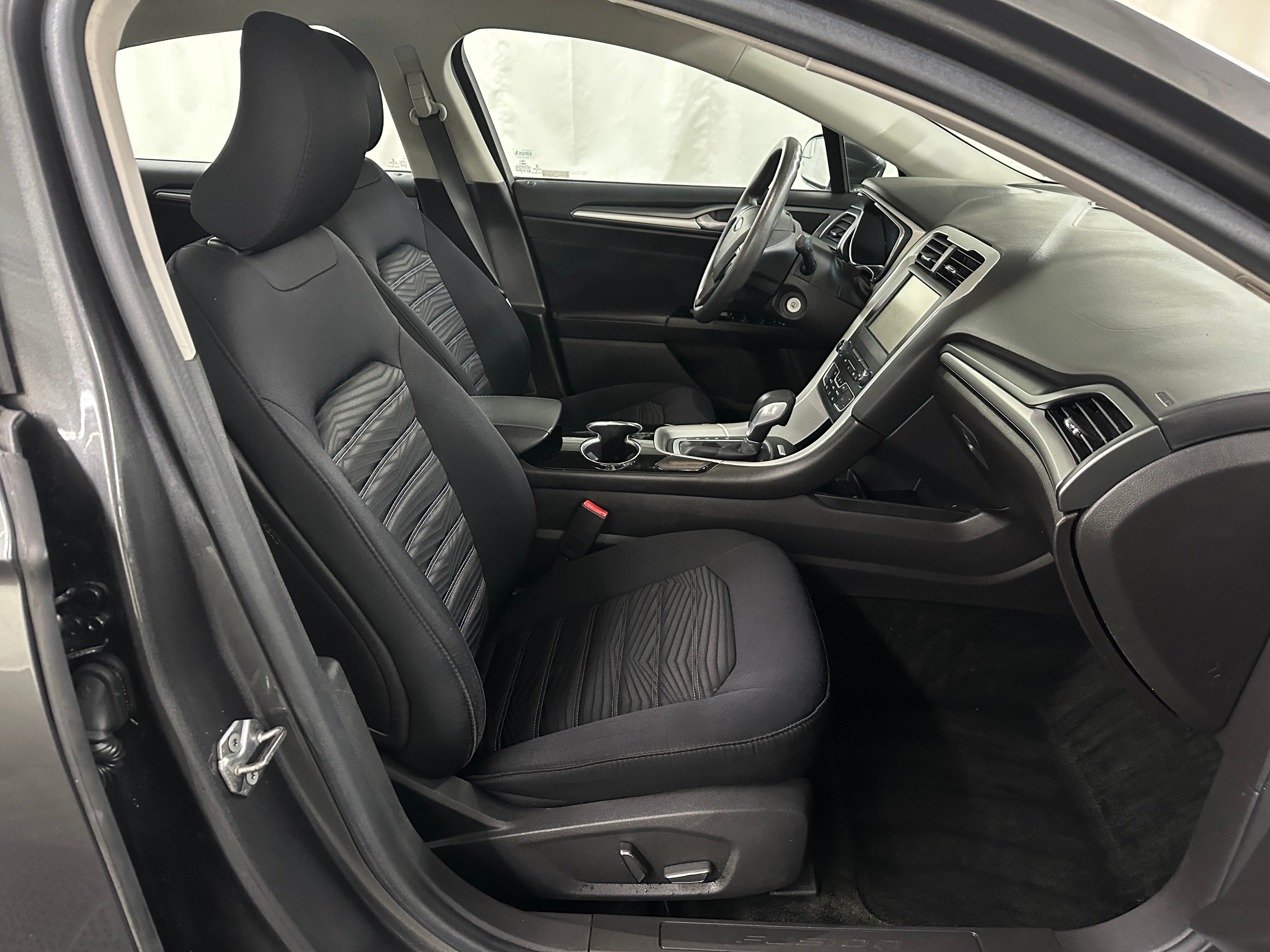 2016 Ford Fusion SE 2