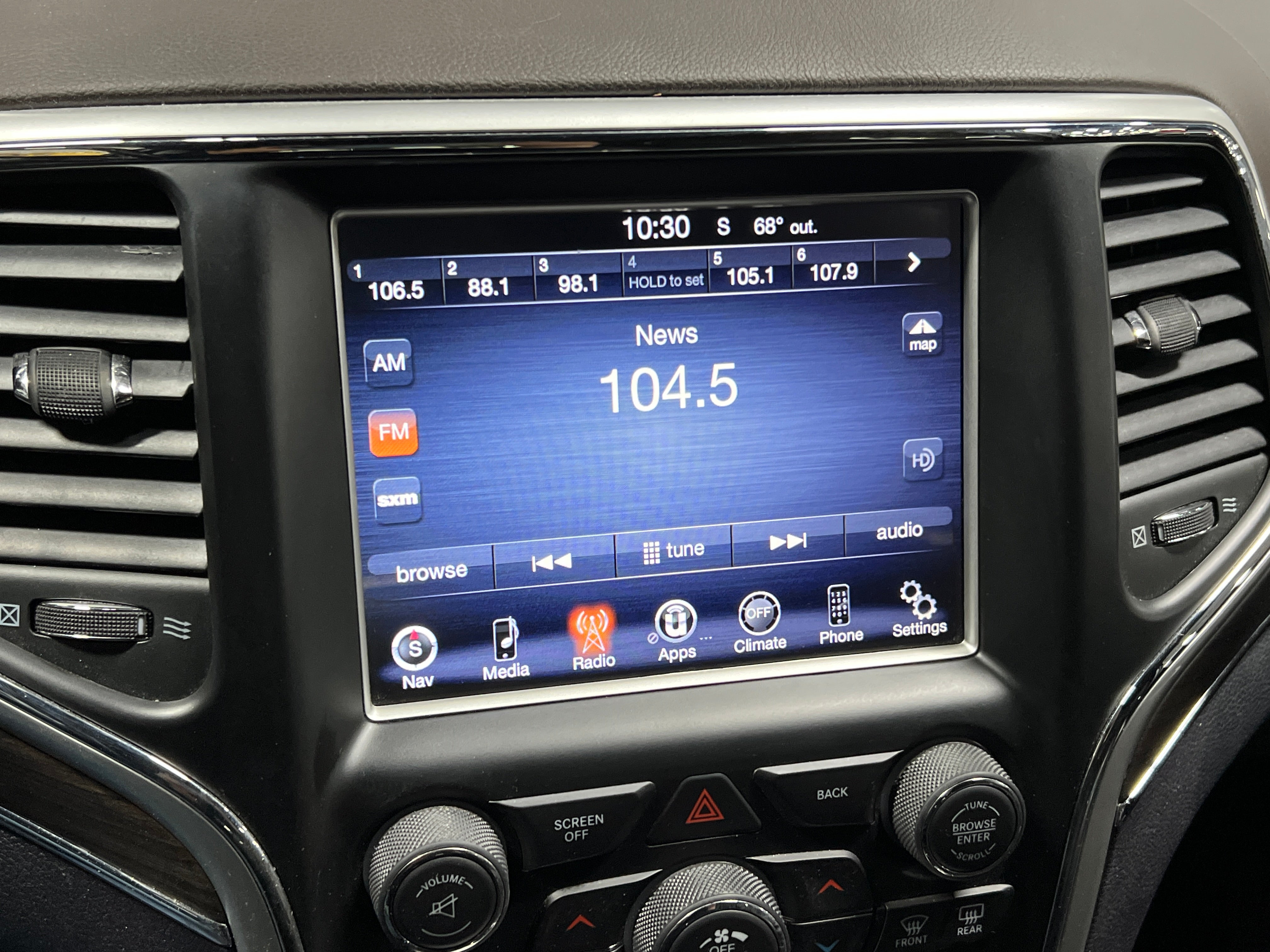 2014 Jeep Grand Cherokee Overland 3