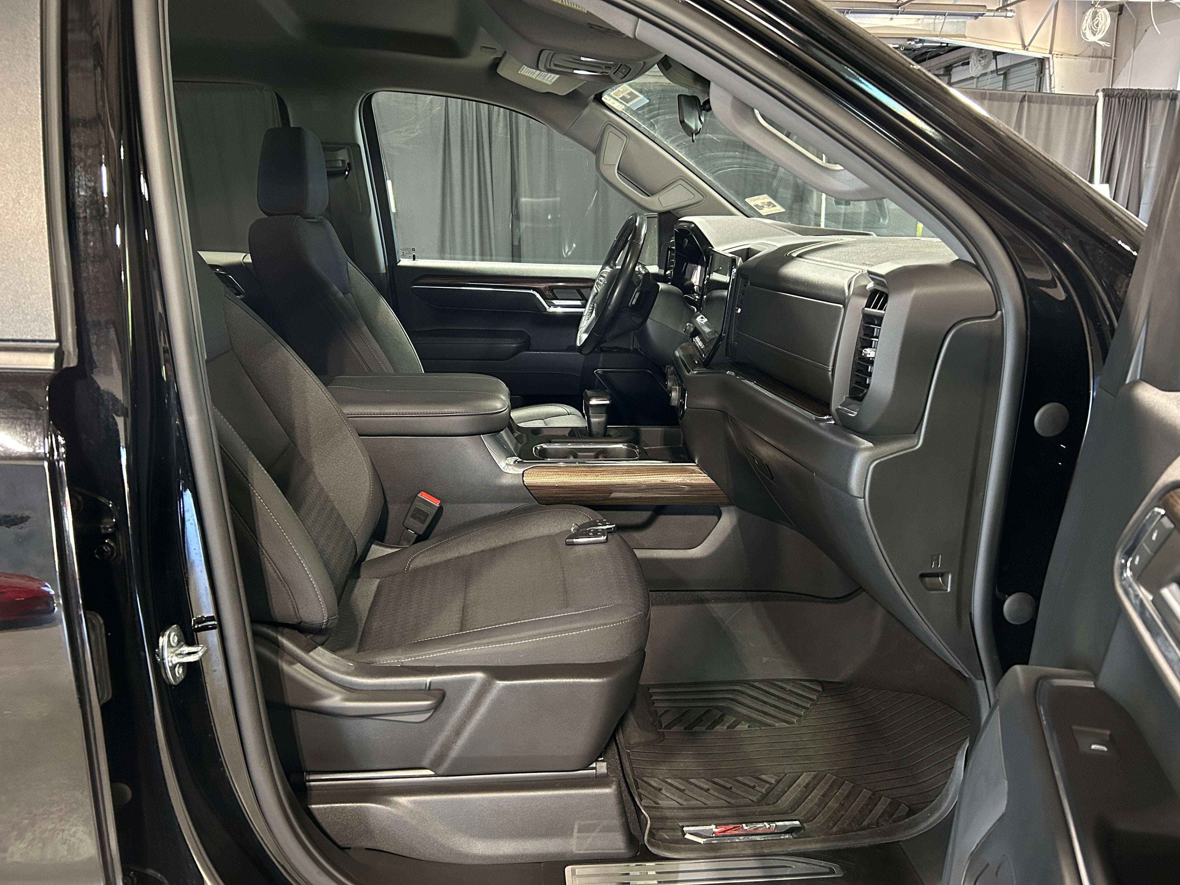 2023 Chevrolet Silverado 1500 RST 2