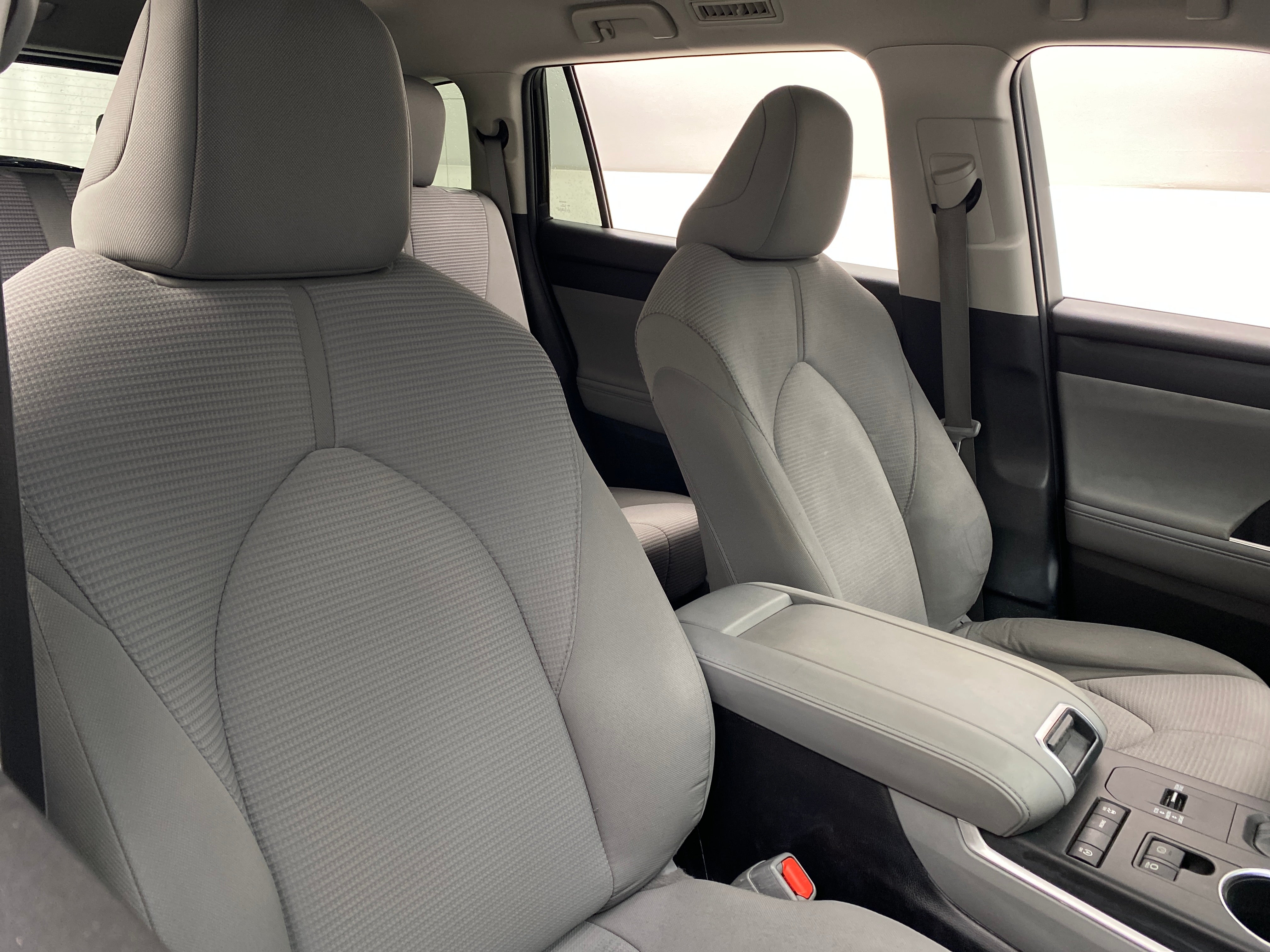 2022 Toyota Highlander LE 2