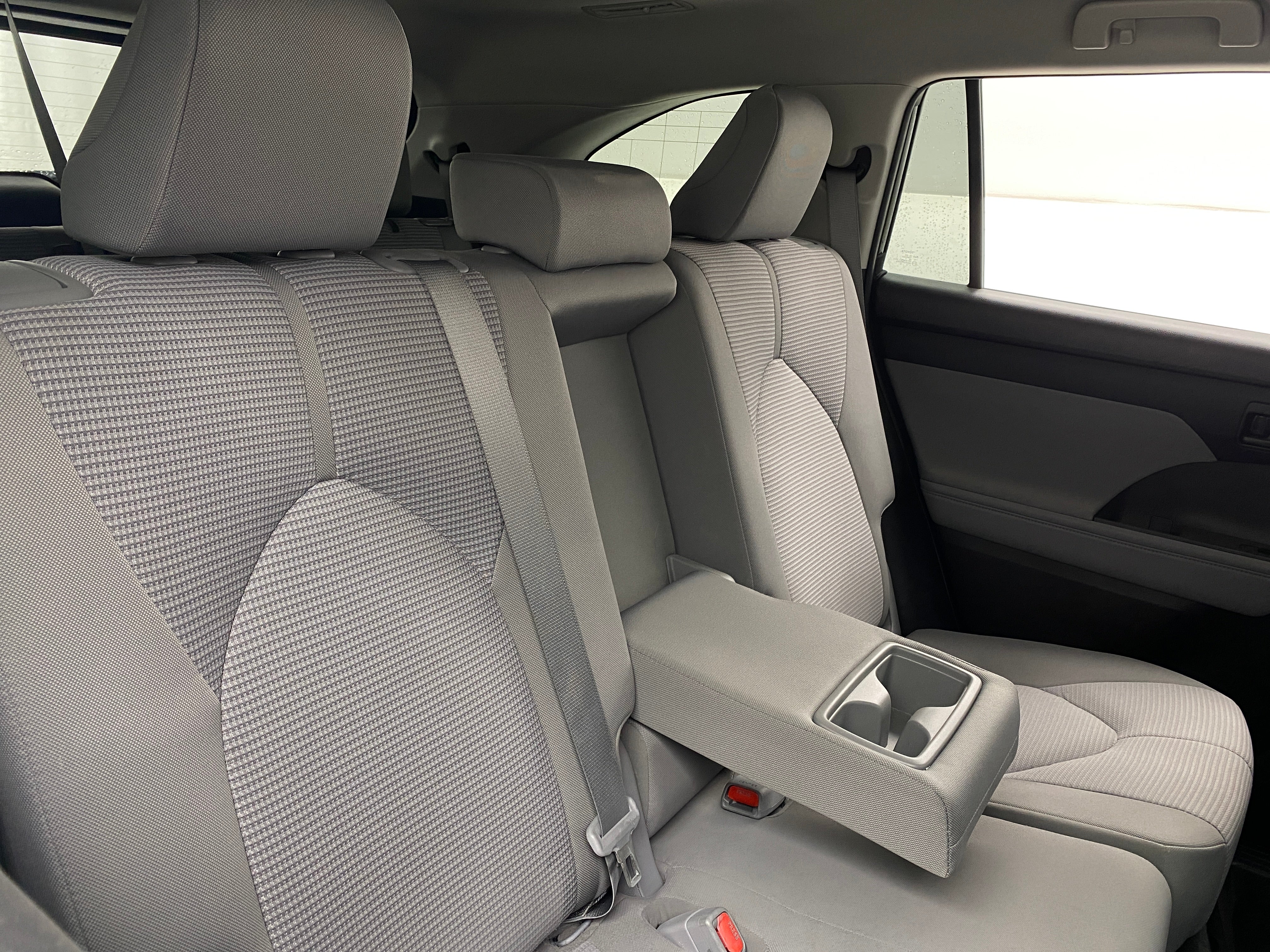 2022 Toyota Highlander LE 6