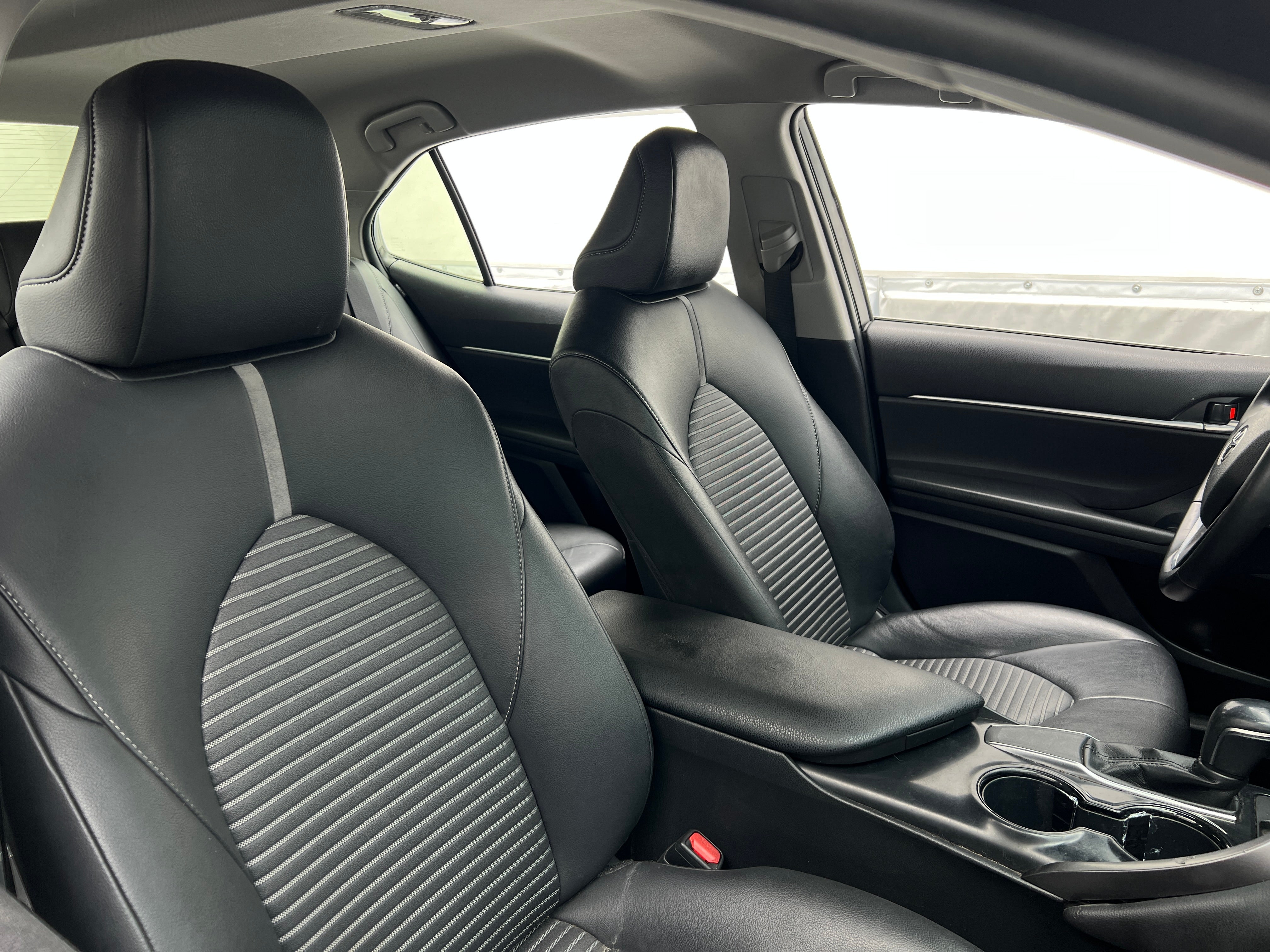 2018 Toyota Camry SE 2