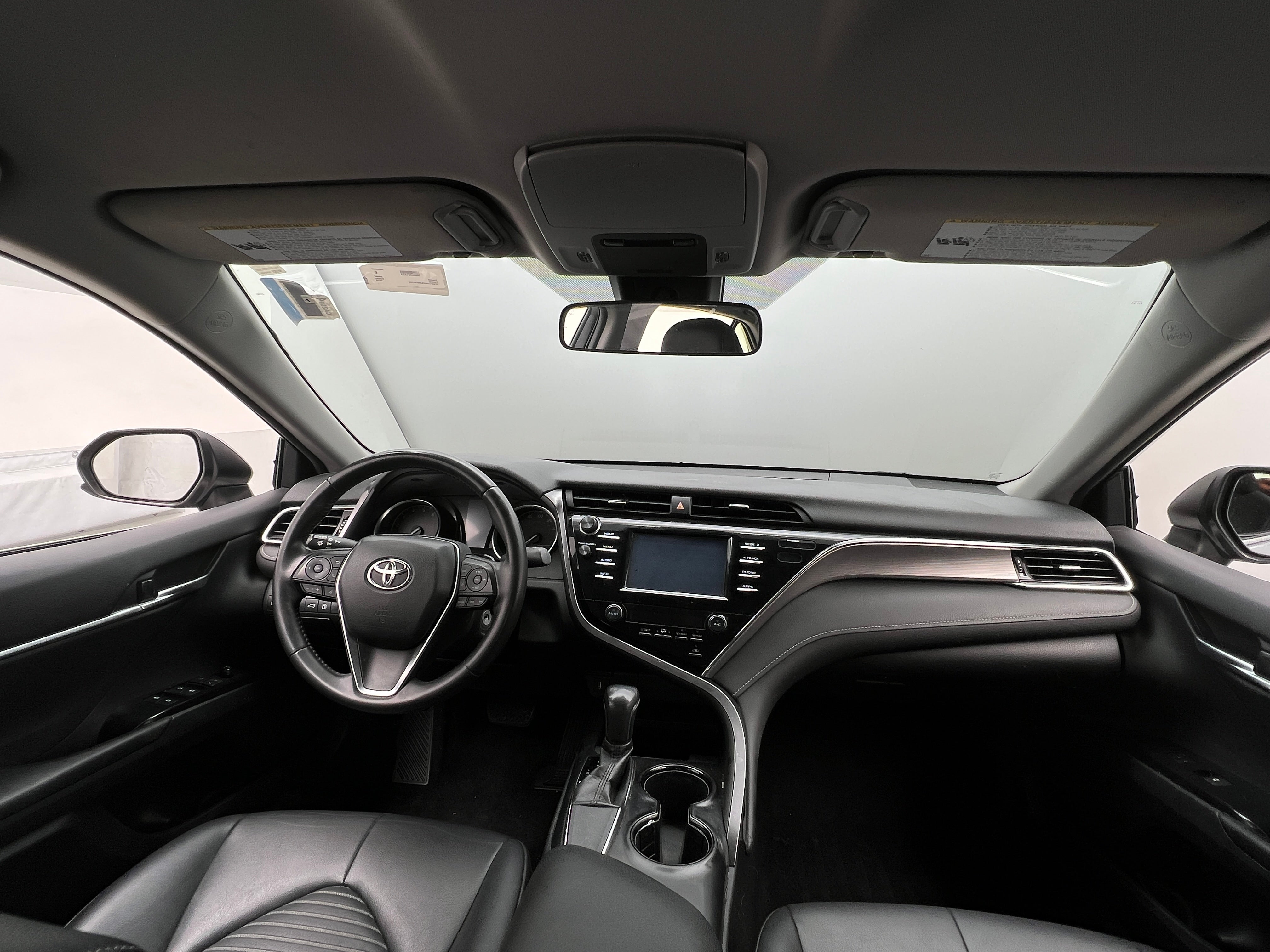 2018 Toyota Camry SE 3