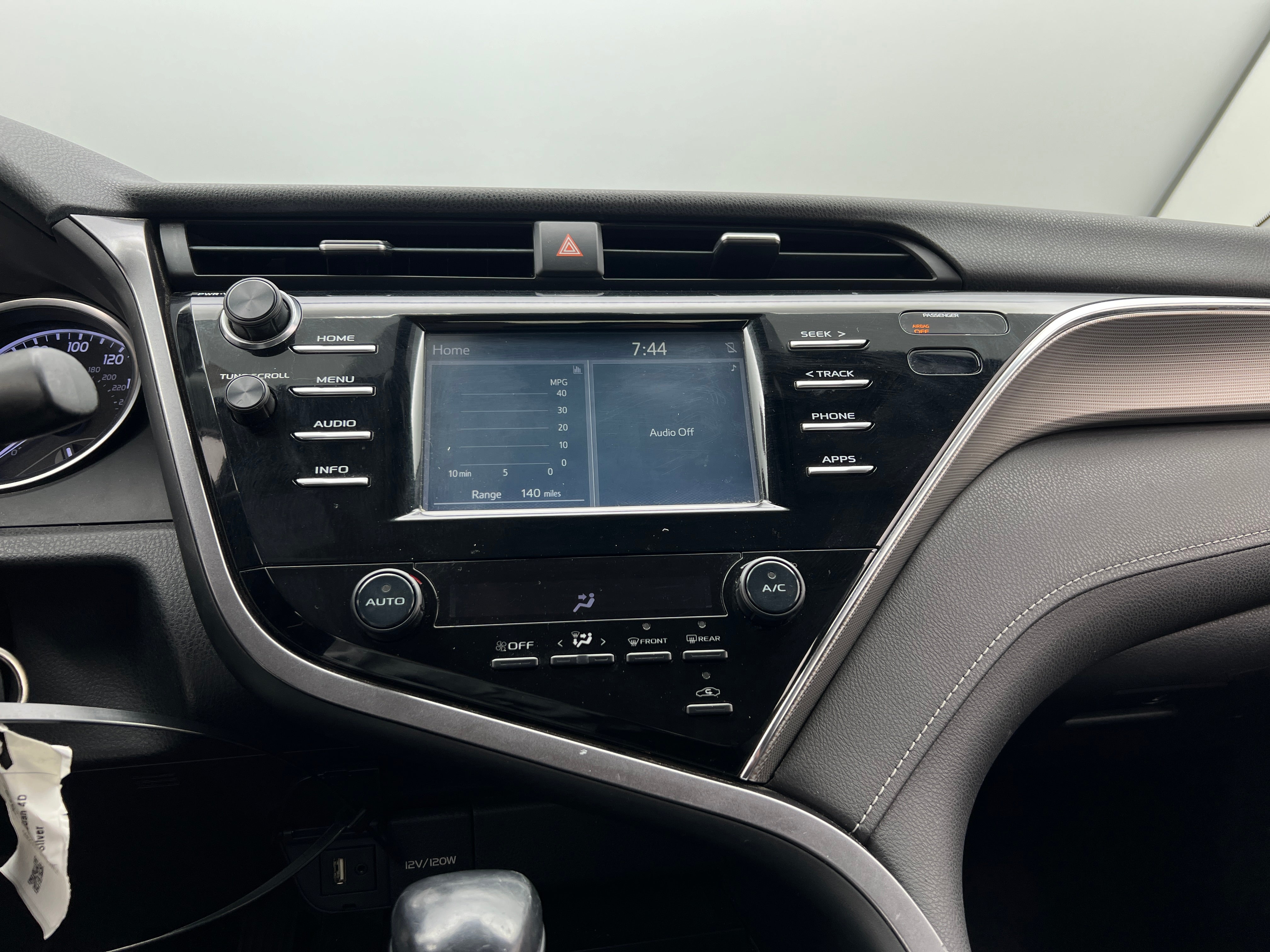2018 Toyota Camry SE 4