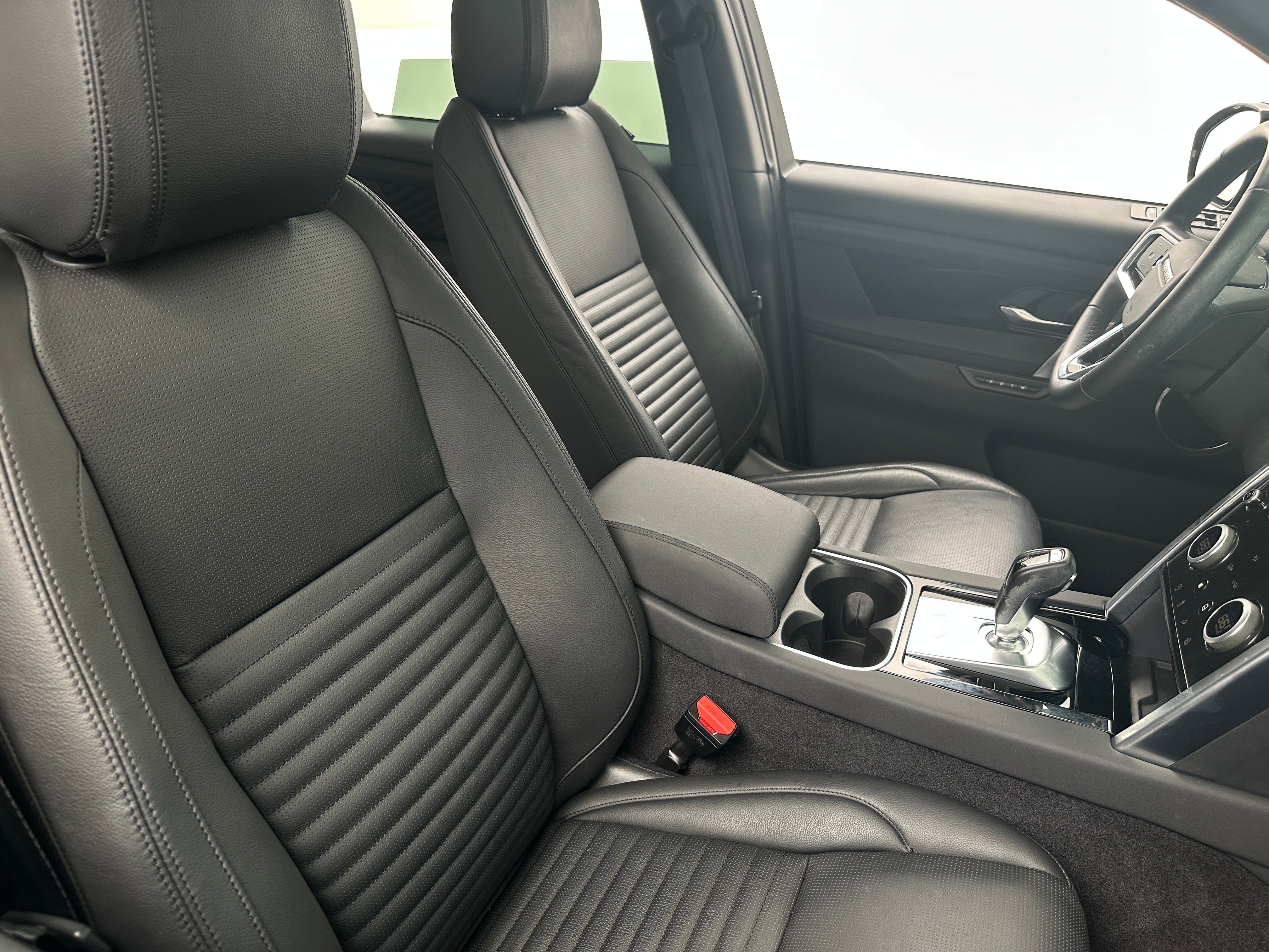 2022 Land Rover Discovery Sport SE 2