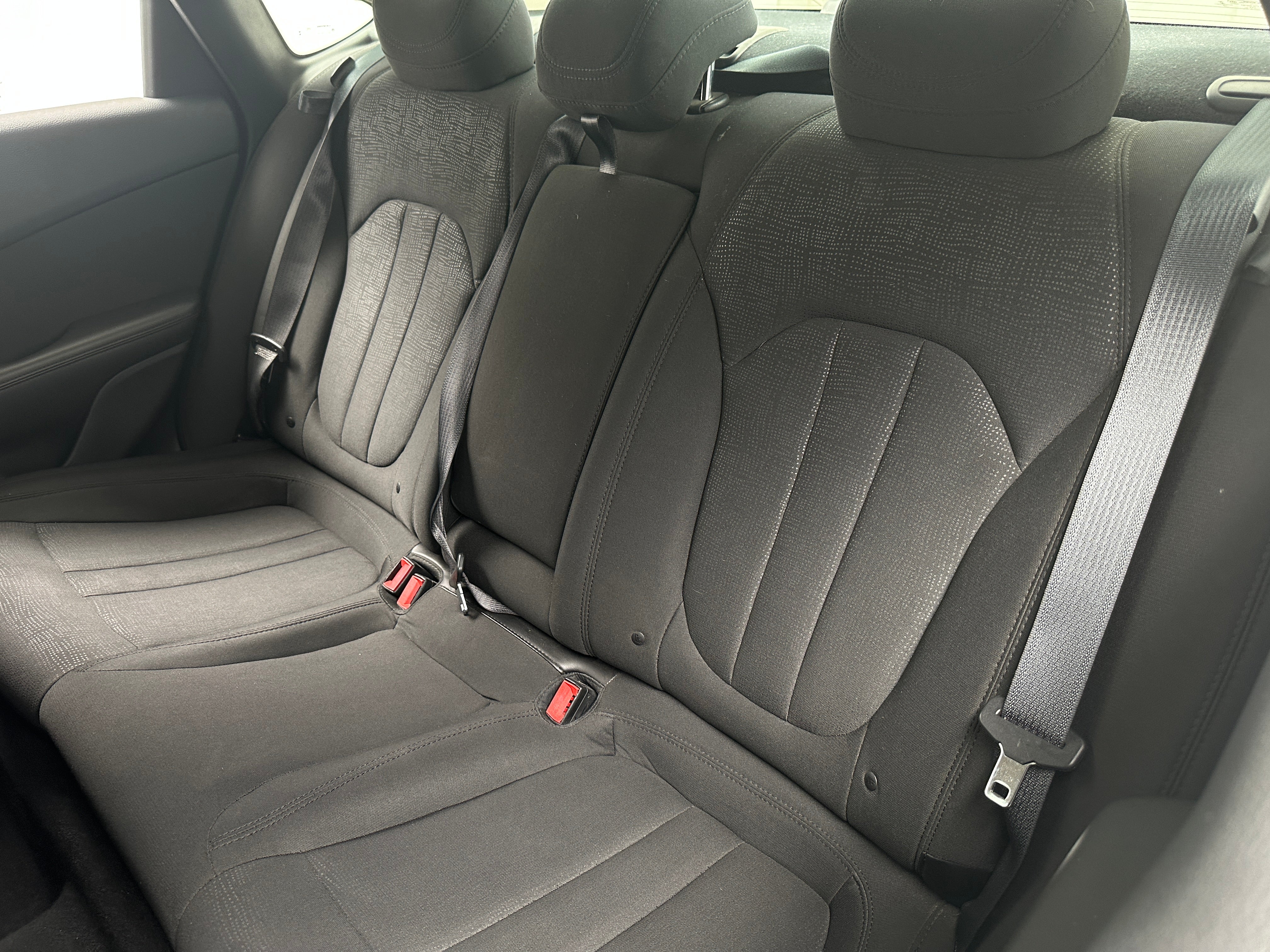 2017 Chrysler 200 LX 6