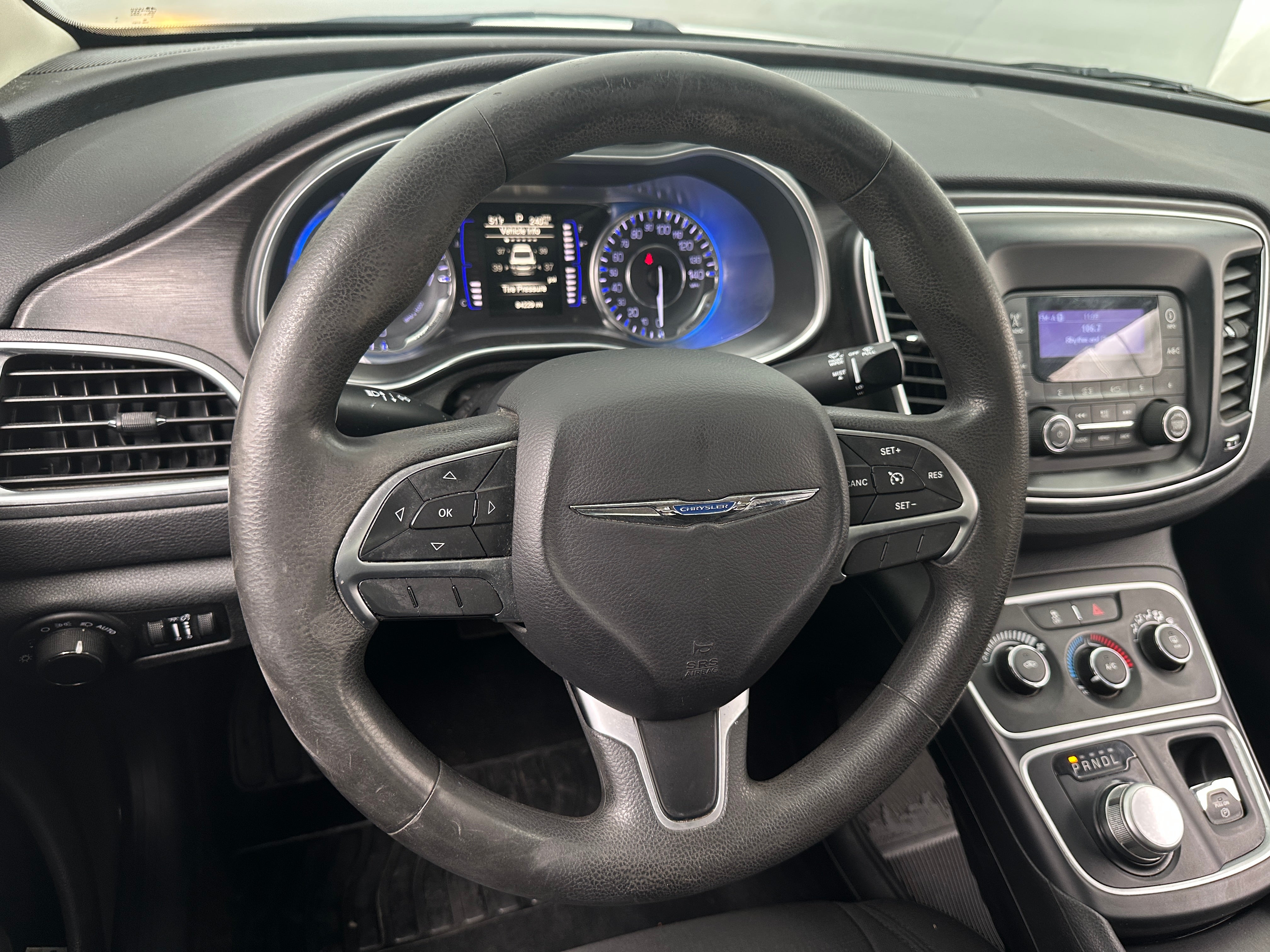 2017 Chrysler 200 LX 5