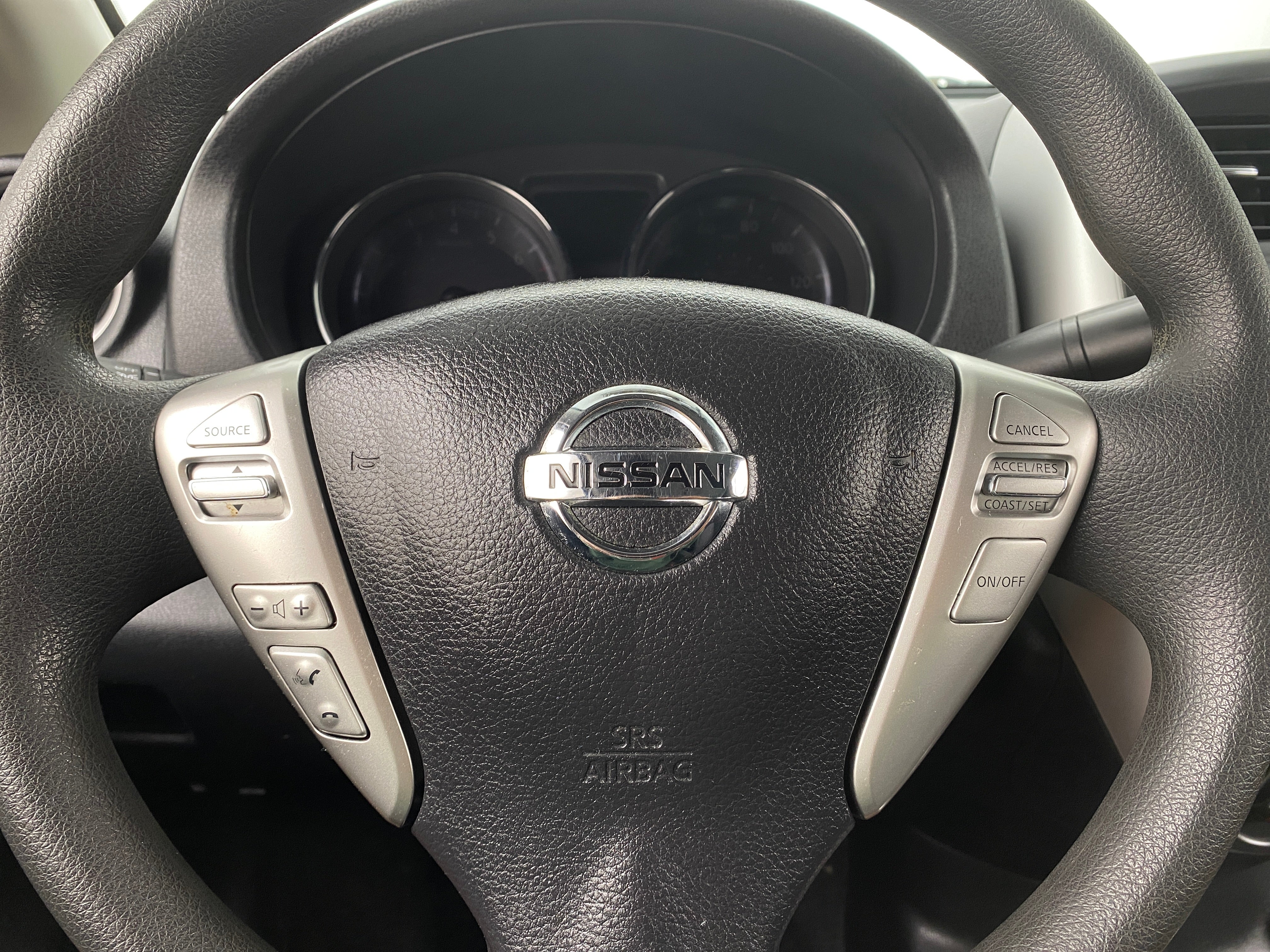 2017 Nissan Versa SV 5