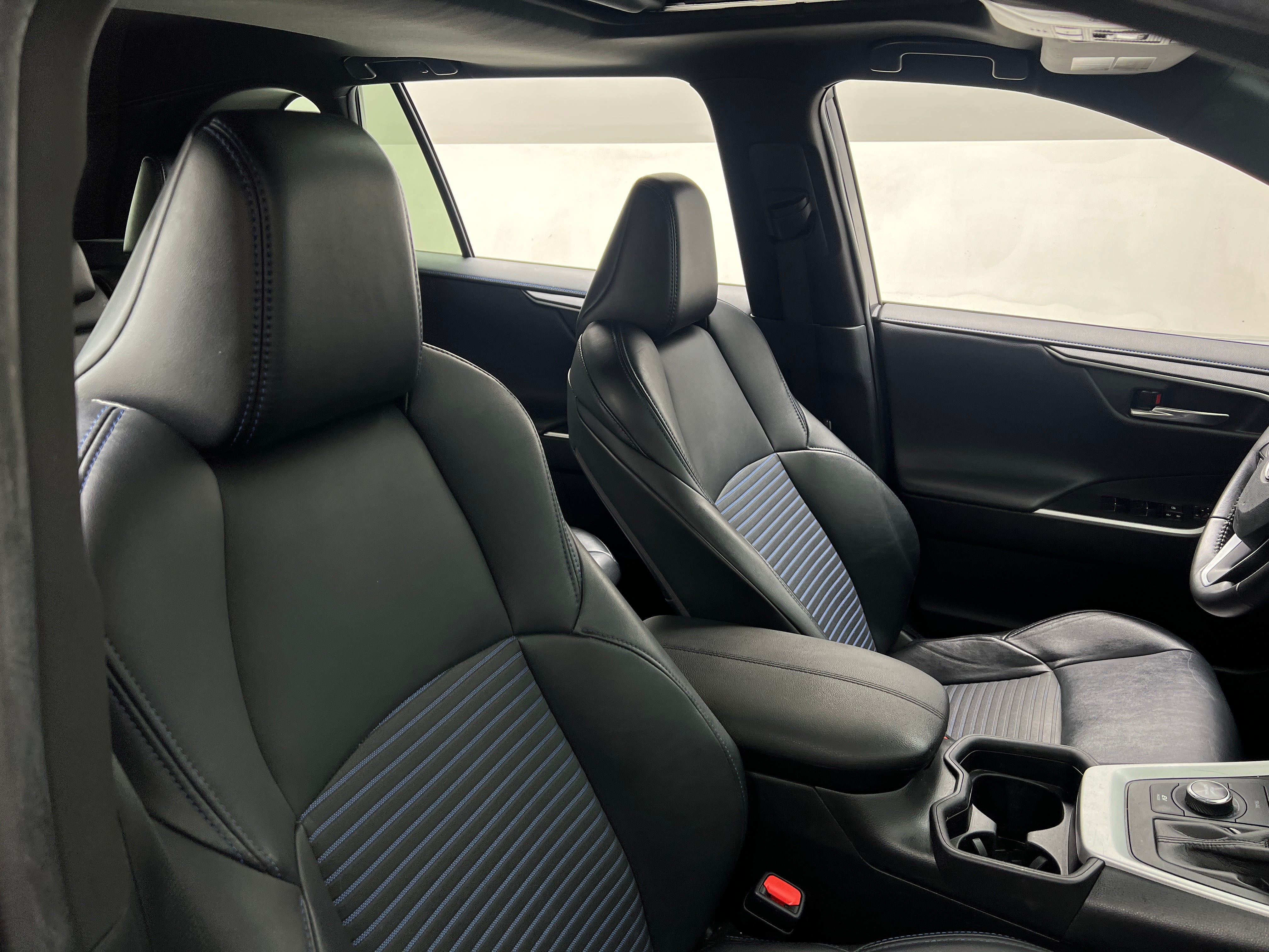 2021 Toyota RAV4 XSE 2