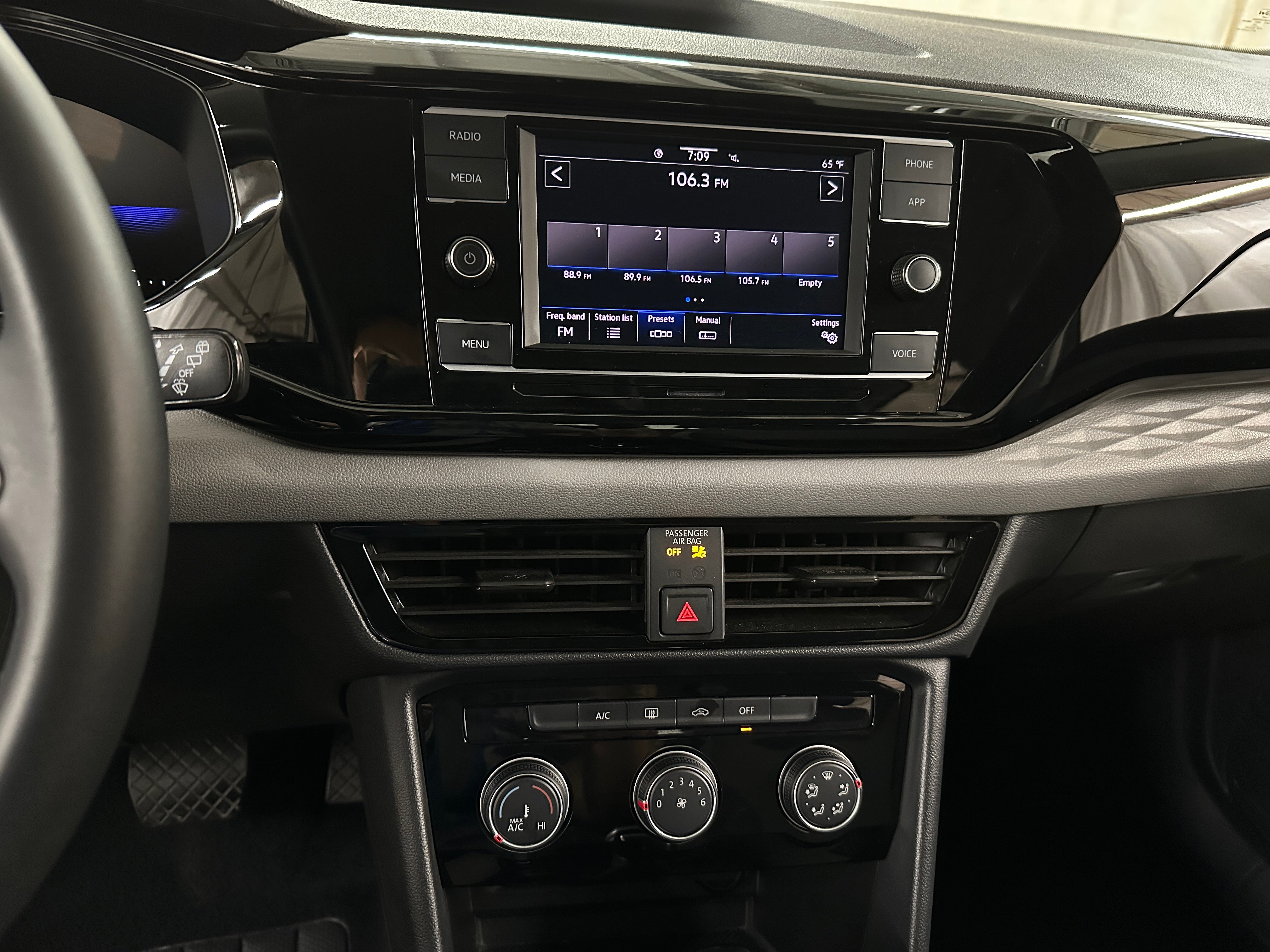 2024 Volkswagen Taos S 4