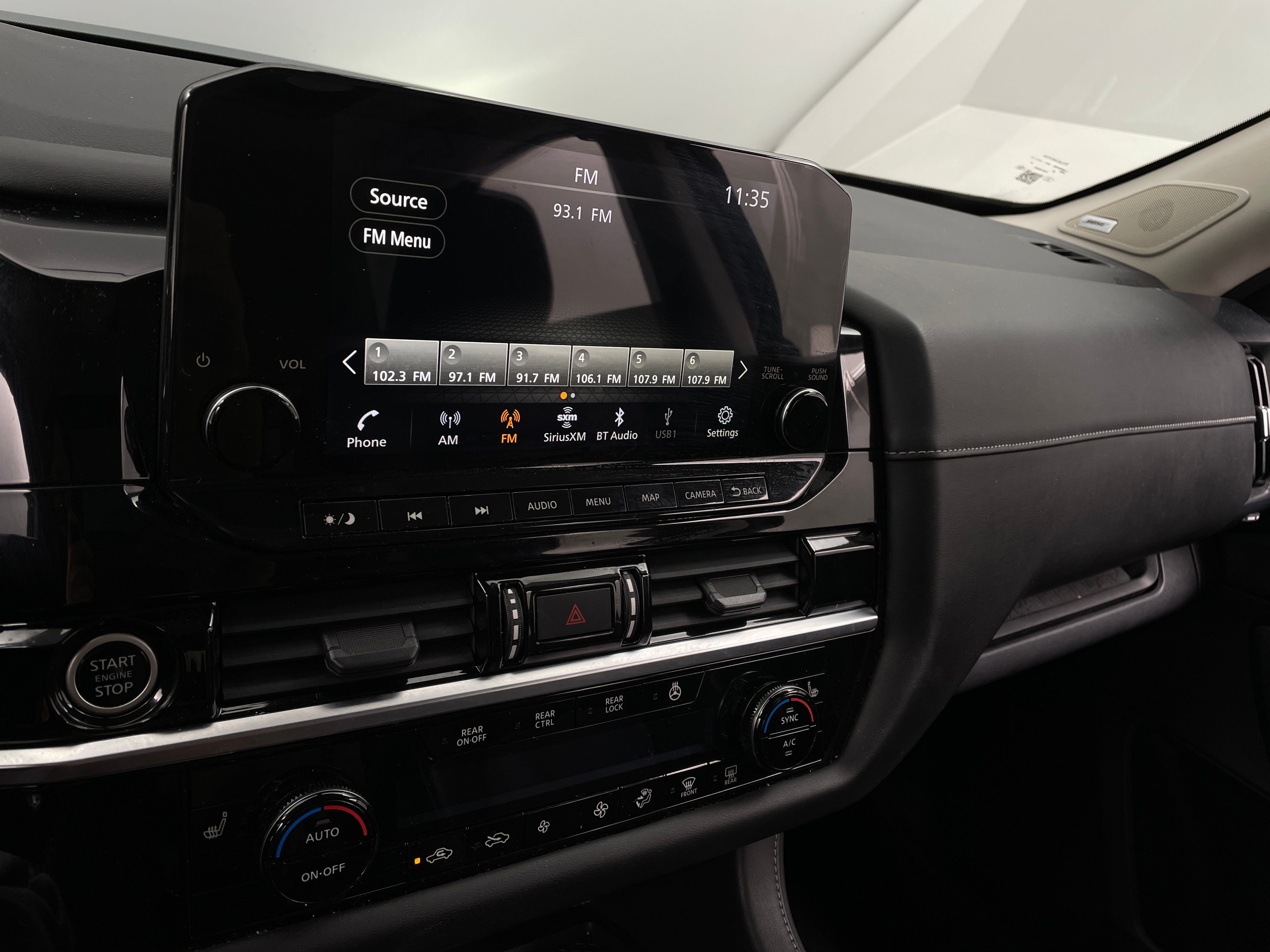 2022 Nissan Pathfinder SL 3