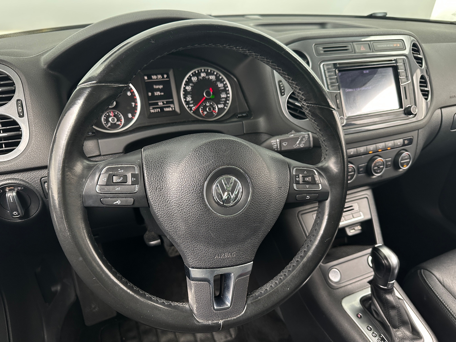 Thumbnail: 2017 Volkswagen Tiguan - 4