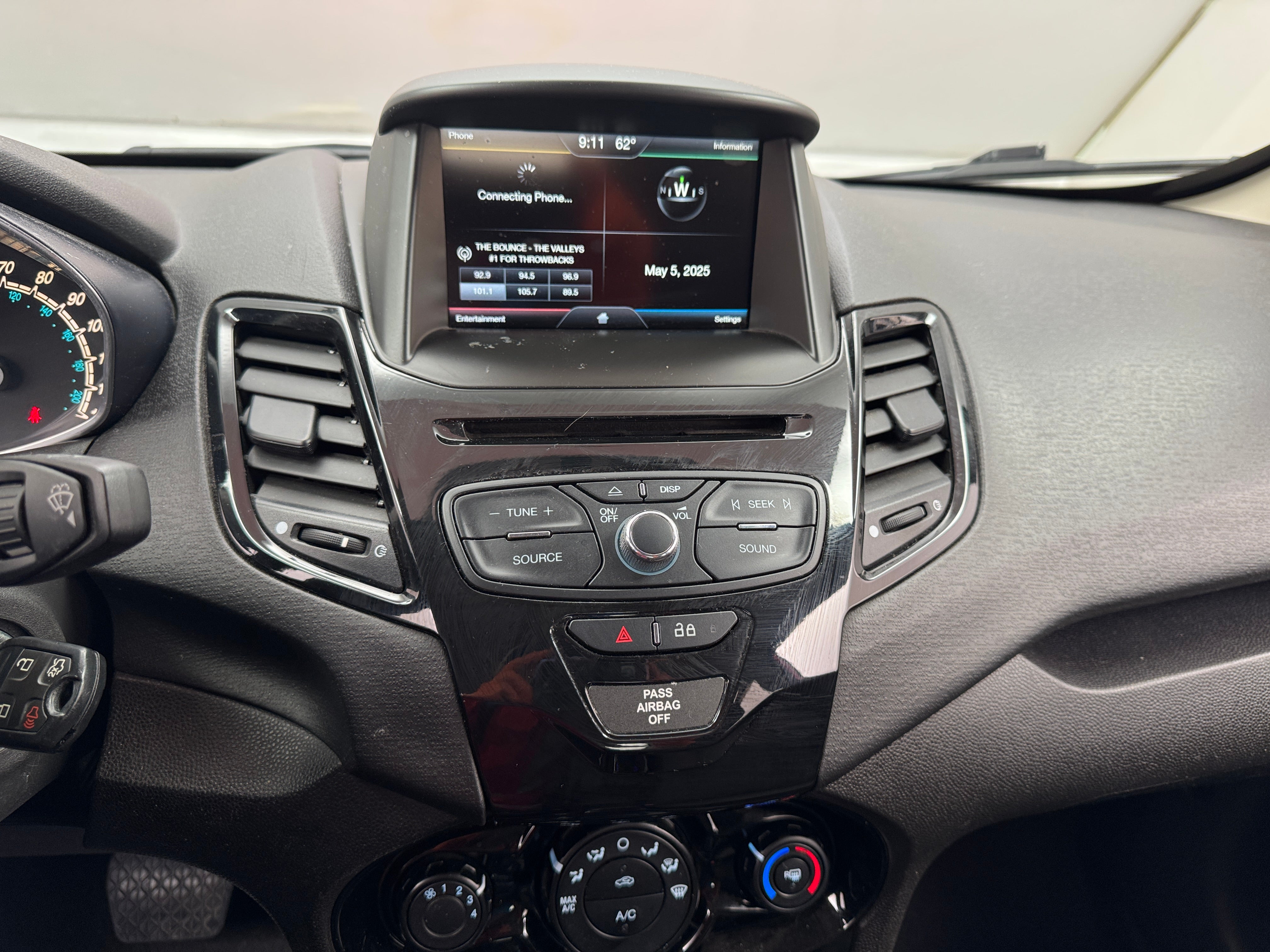 2015 Ford Fiesta SE 4