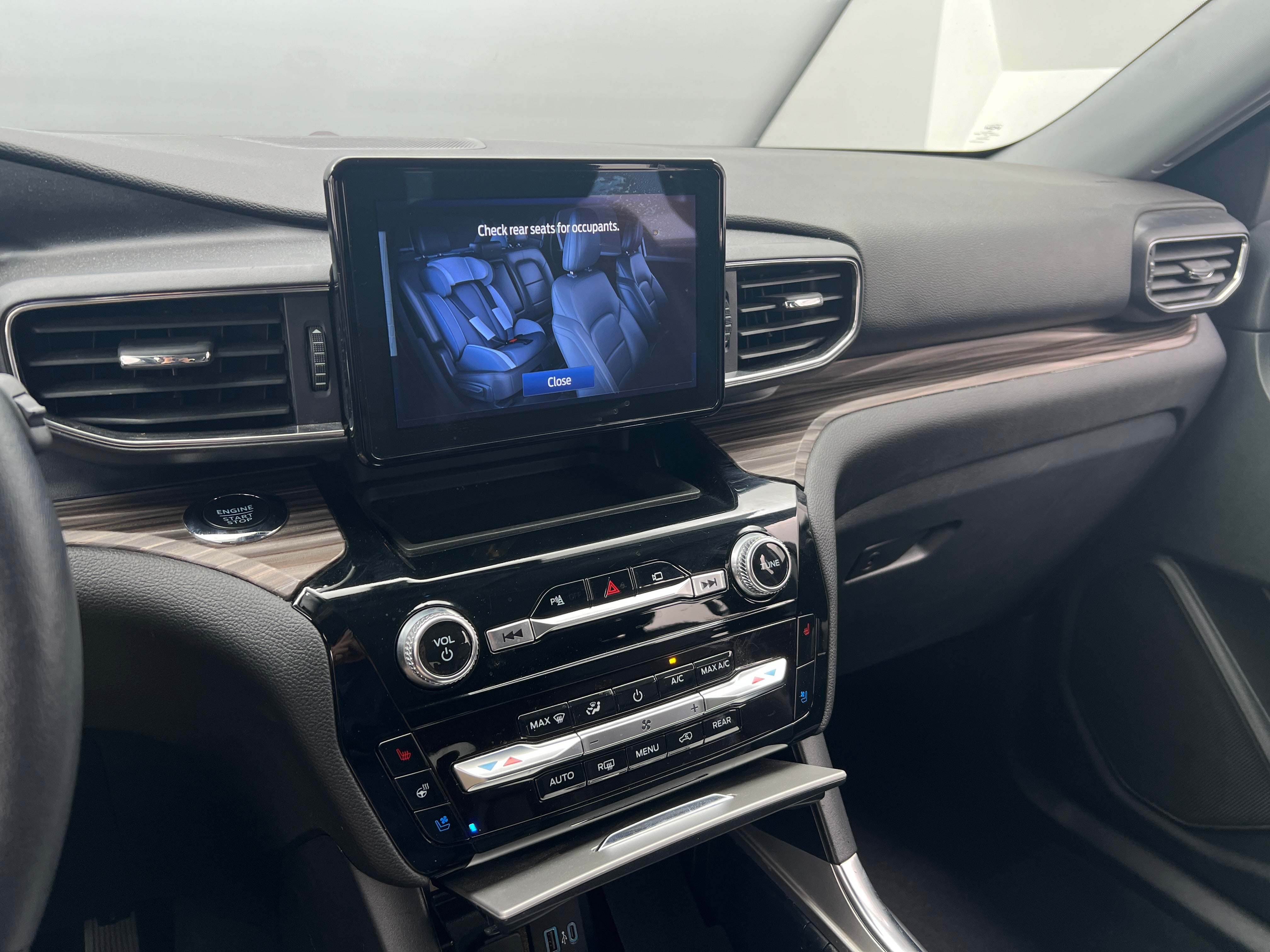 2023 Ford Explorer Limited 3