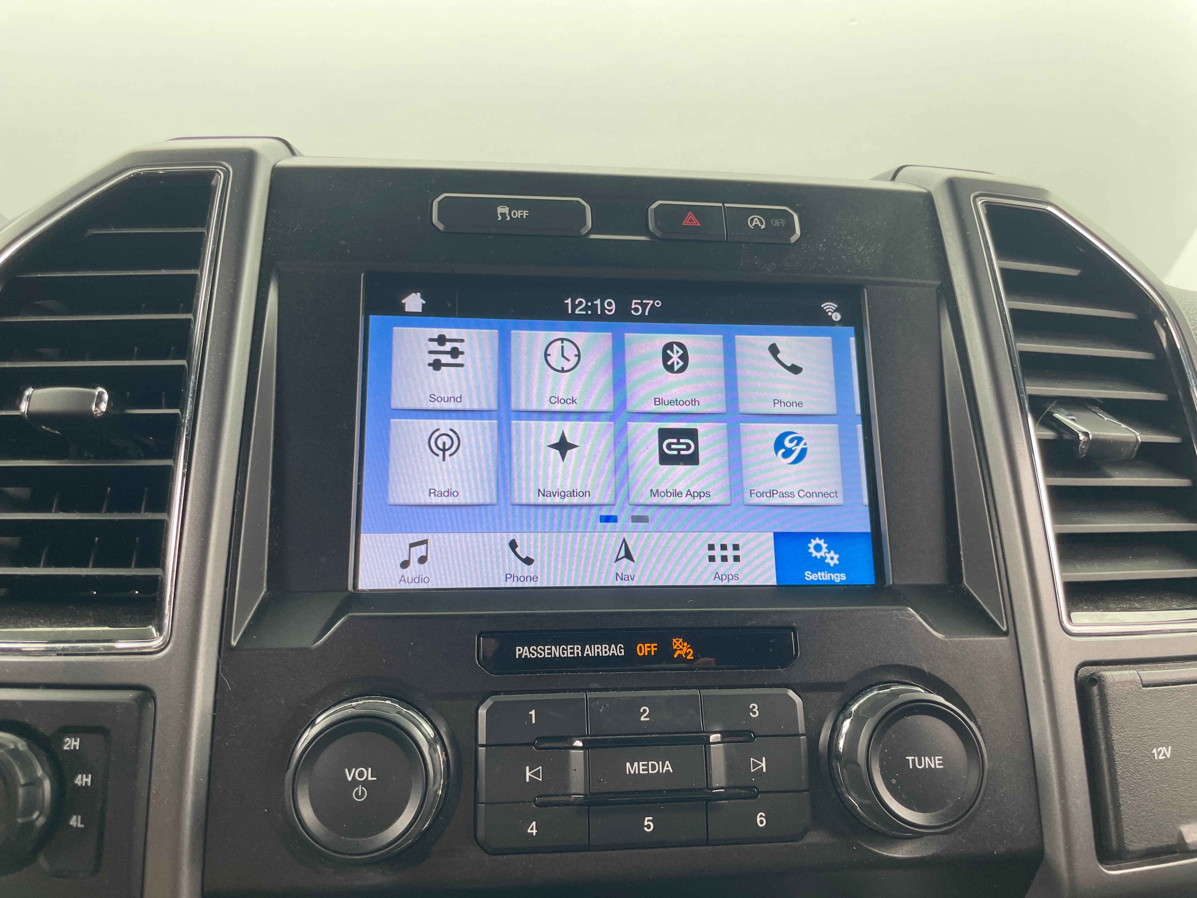 2019 Ford Econoline E-150 4